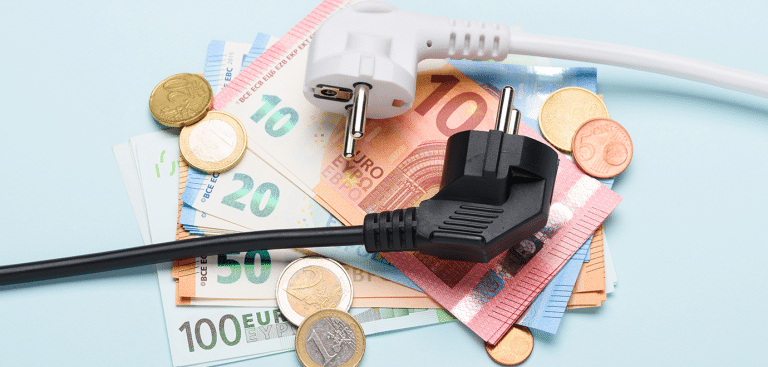 Foto: nevodka/iStock Strom Geld Preis