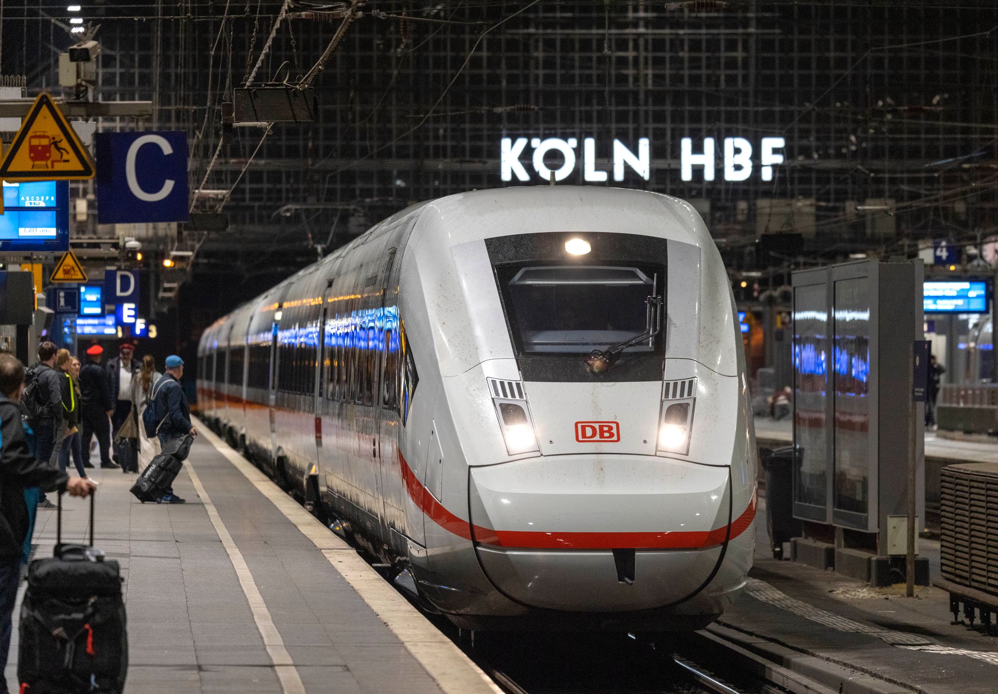Die Deutsche Bahn war im April wieder besonders unpünktlich unterwegs. (Archivbild)