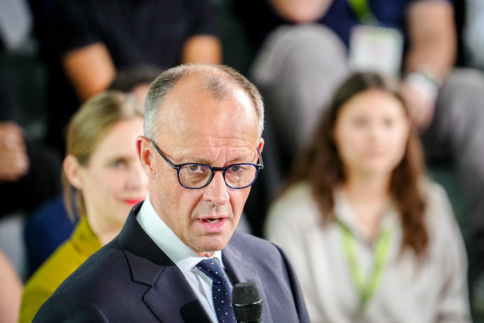 Es gibt einen neuen Papst - und Bundeskanzler Friedrich Merz gehört zu den ersten Gratulanten.