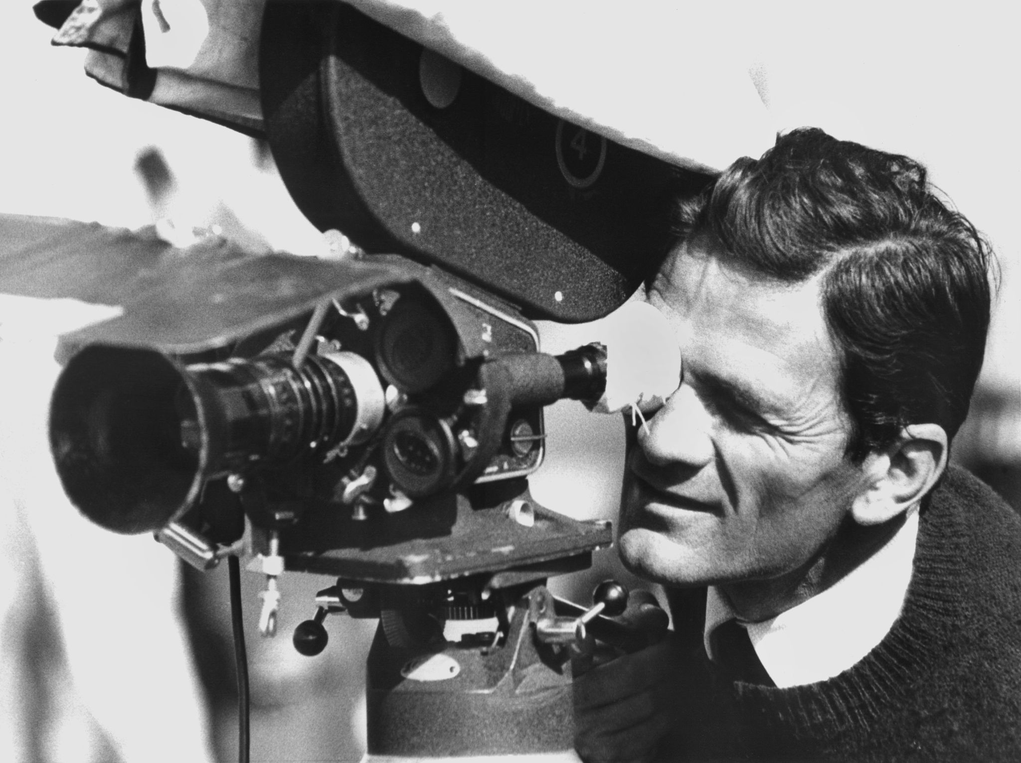 Der italienische Filmregisseur Pier Paolo Pasolini in den 60er Jahren bei Dreharbeiten - sein Film «Die 120 Tage von Sodom» wird 1975 zu einem der größten Skandale der Kinogeschichte.