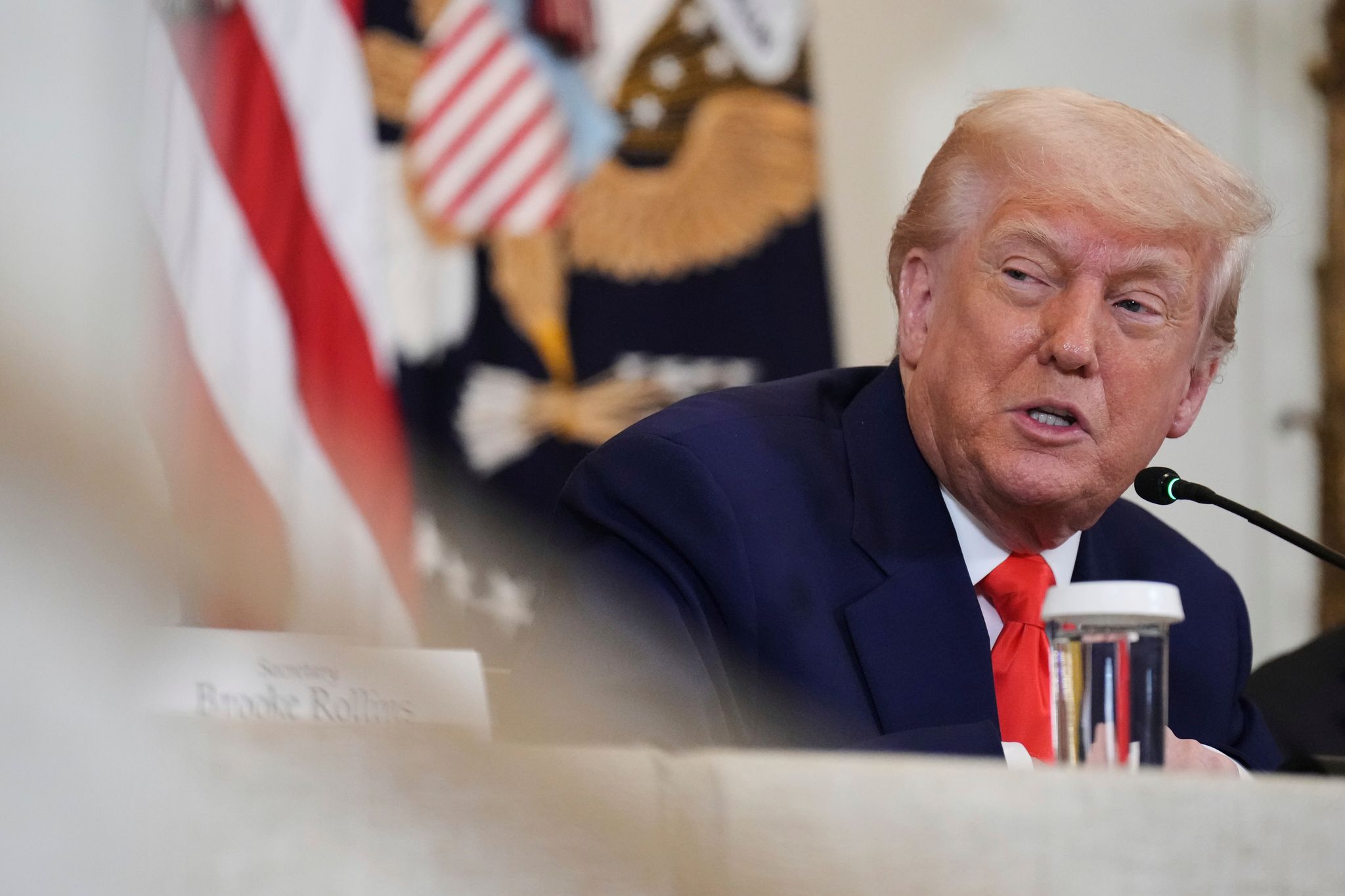 Zunächst droht US-Präsident mit neuen Zöllen, nun will er der EU mehr Zeit geben.