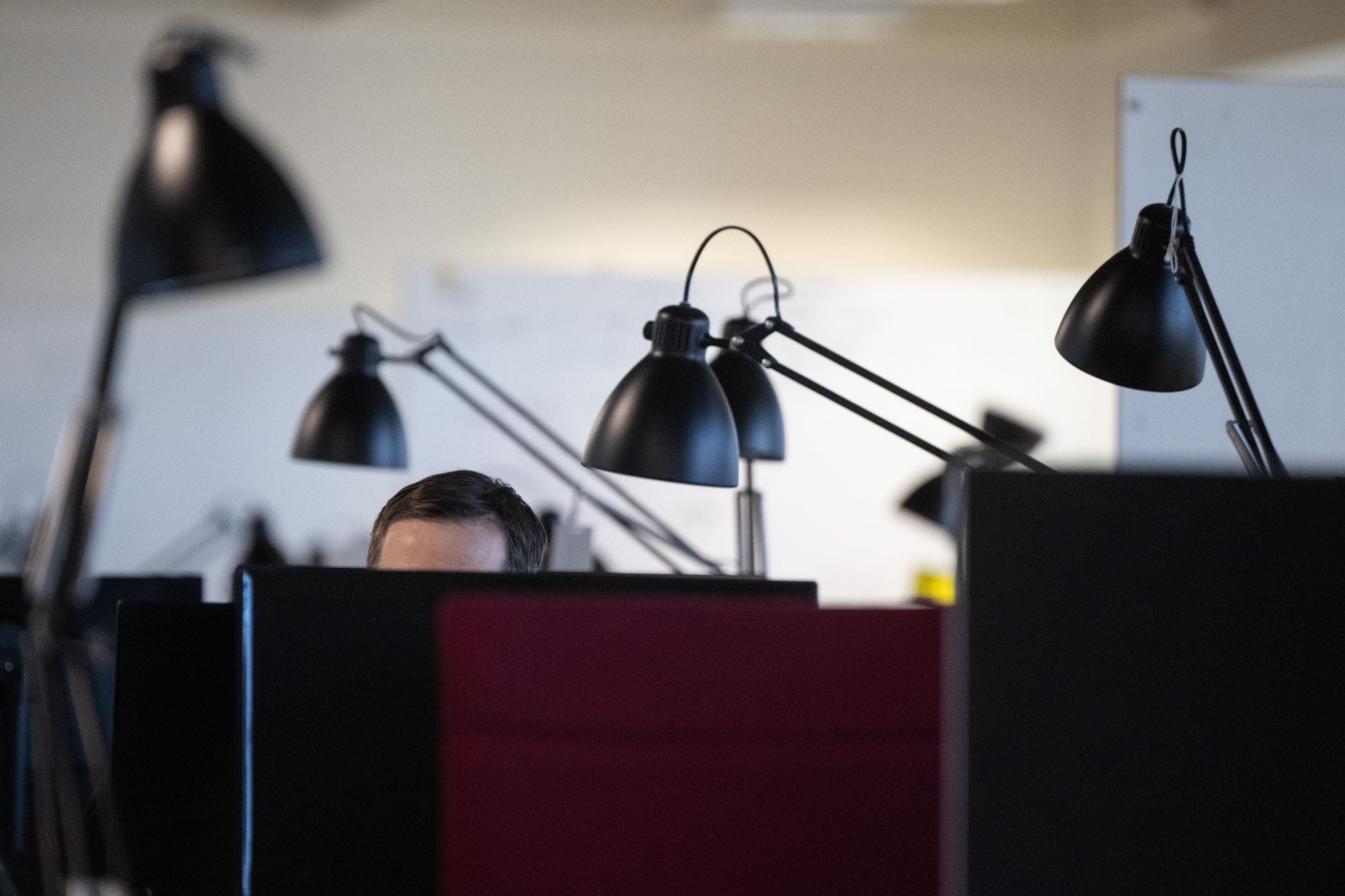 Alle warten: Hängt das IT-System, müssen Beschäftigte oft ihre Arbeit pausieren. Auf ihre Arbeitszeit hat das in der Regel keinen Einfluss.