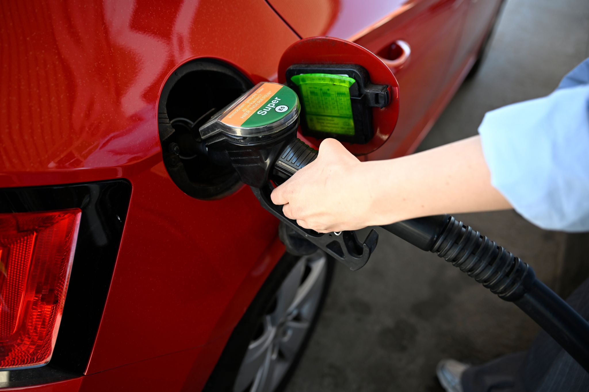 Teures Tanken: Die Energiepreise beeinflussen die Inflation stark (Archivbild)