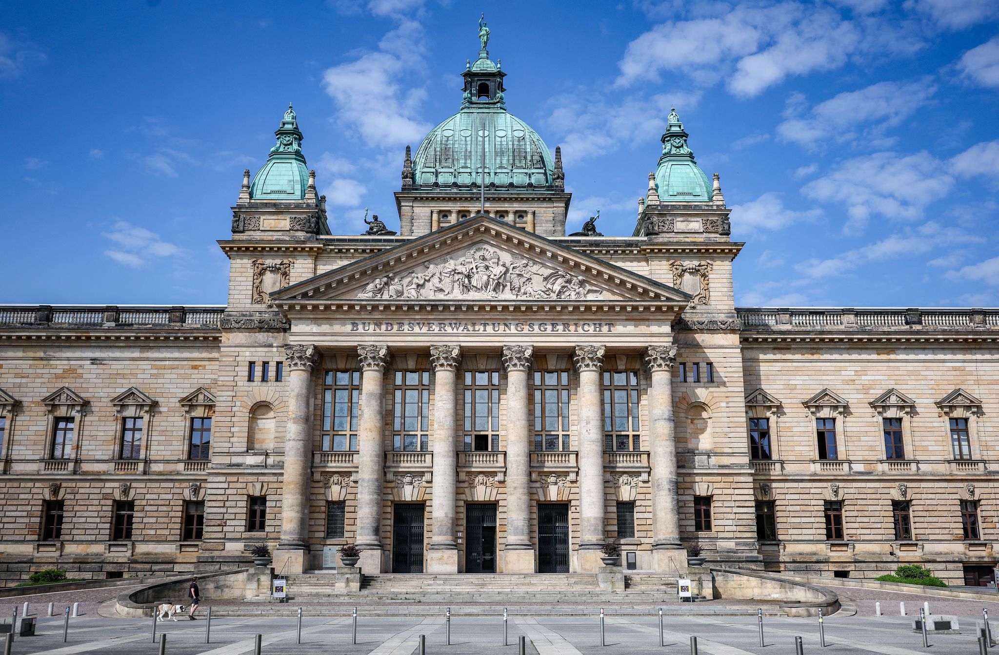 Das Bundesverwaltungsgericht Leipzig prüft das Verbot des rechtsextremen Magazins «Compact» (Symbolfoto)