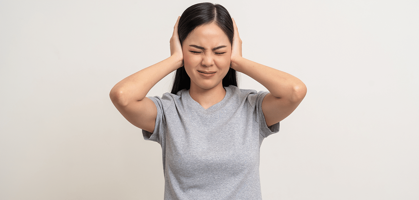 Foto: chanakon laorob/iStock Frau ignorieren ohren zuhalten