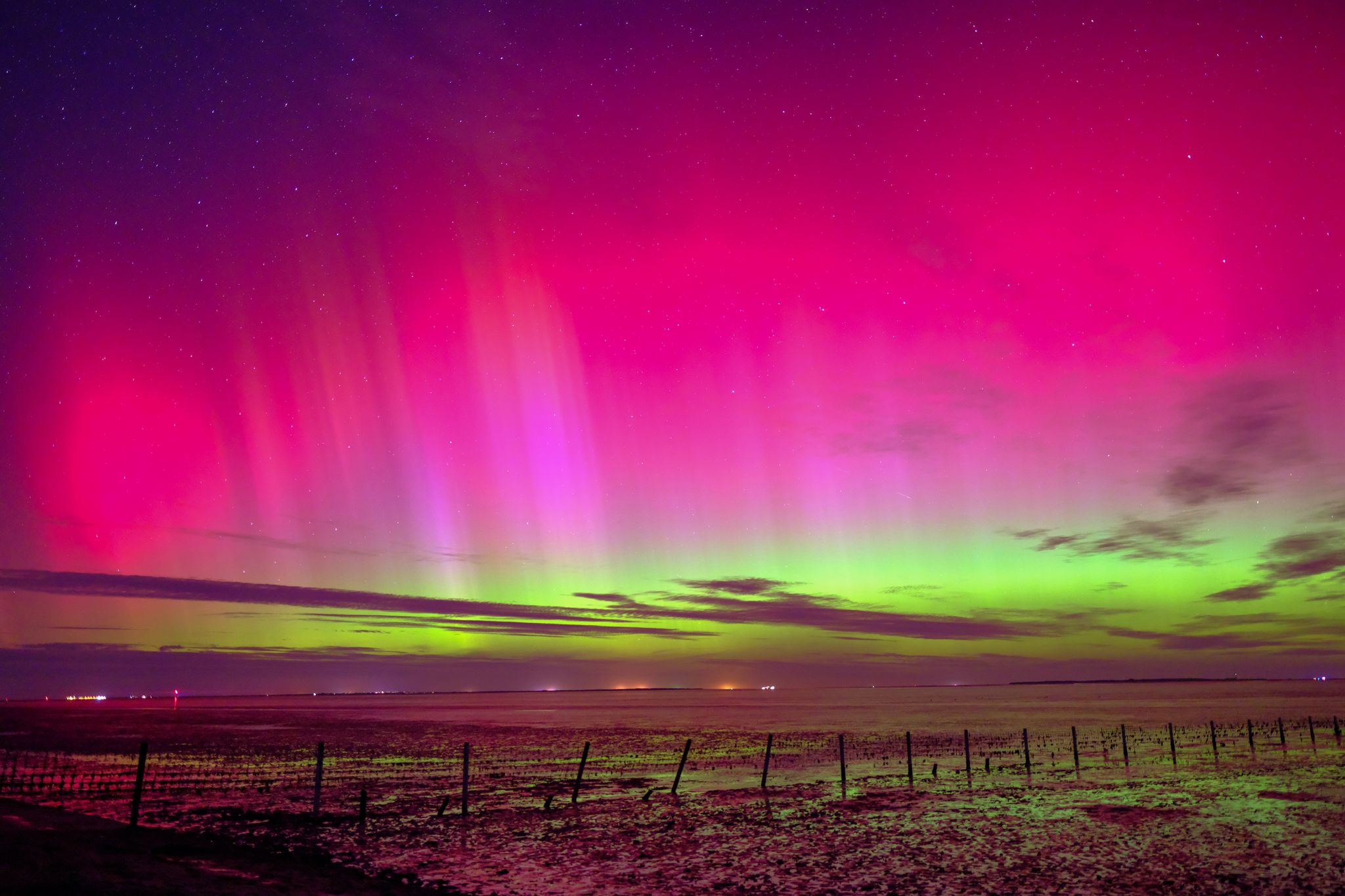 Polarlichter könnten auch in der Nacht zum Montag zu sehen sein. (Archivbild)