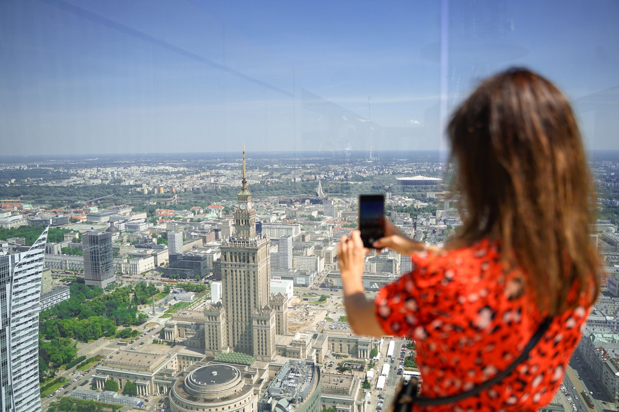 Blick auf Warschau samt des berühmten Kulturpalastes: In diesem Sommer soll eine Aussichtsplattform in 230 Meter Höhe auf dem Varso Tower eröffnet werden.