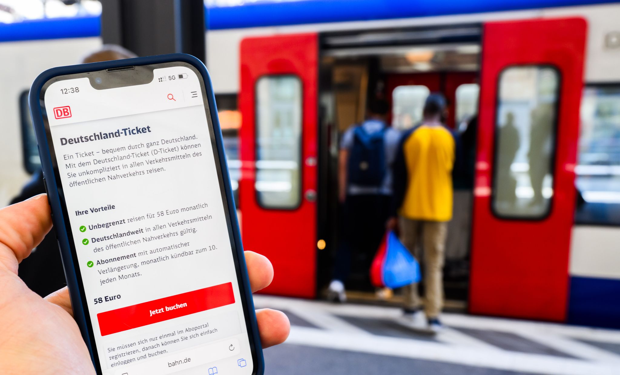 13,5 Millionen Abonnenten des Deutschlandtickets gibt es - aber auch Betrug rund um das Abo. (Archivbild)