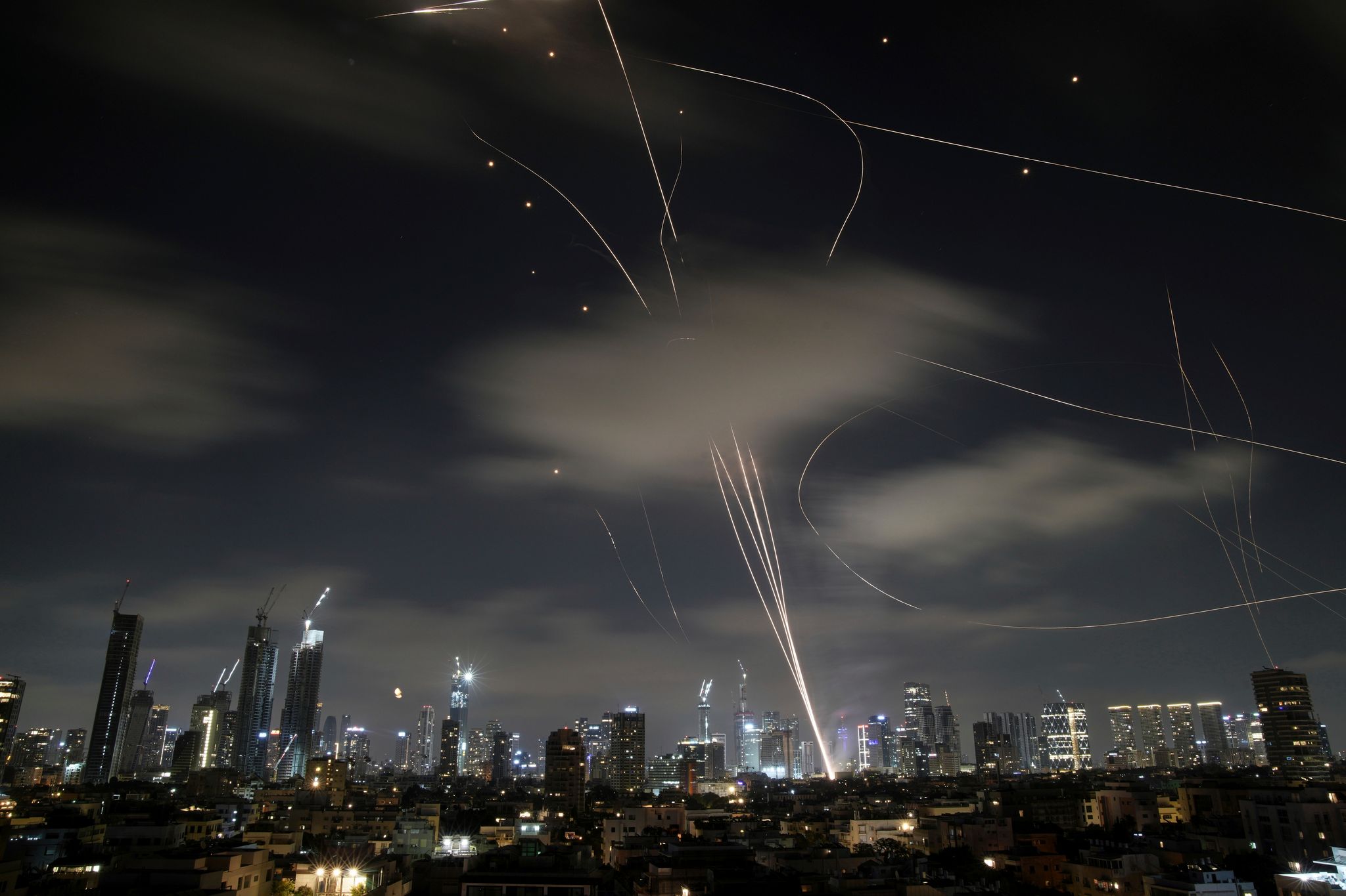 Erneut feuerte der Iran mehrere Raketensalven auf Israel ab.