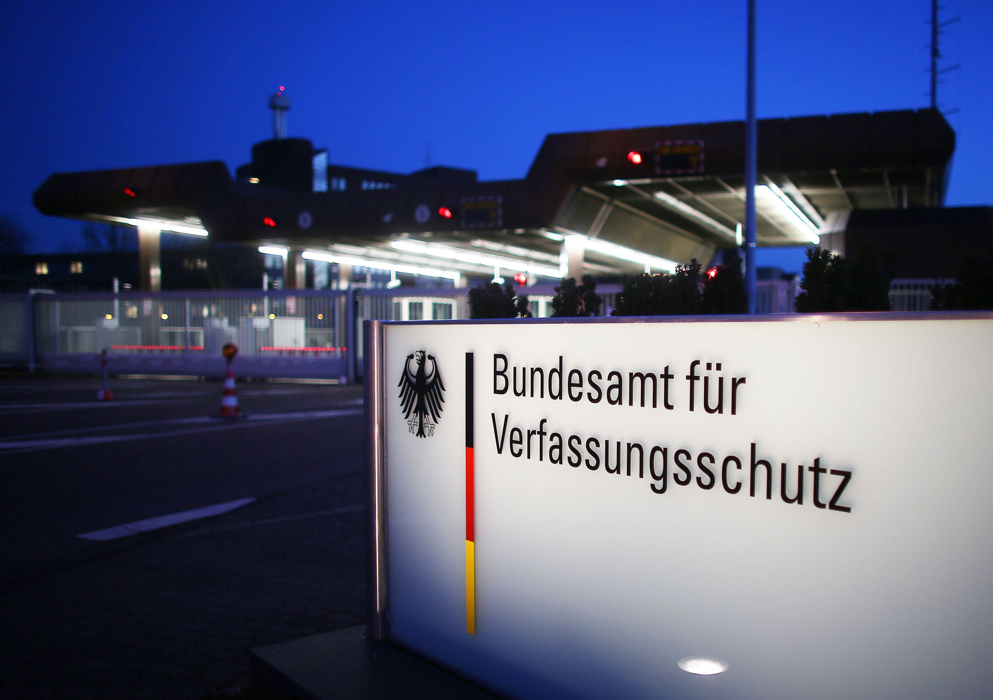 Der Verfassungsschutz weist in seinem Jahresbericht erstmals auch für die islamistische Szene aus, wie viele Extremisten aus diesem Phänomenbereich als gewaltorientiert gelten. (Archivbild)