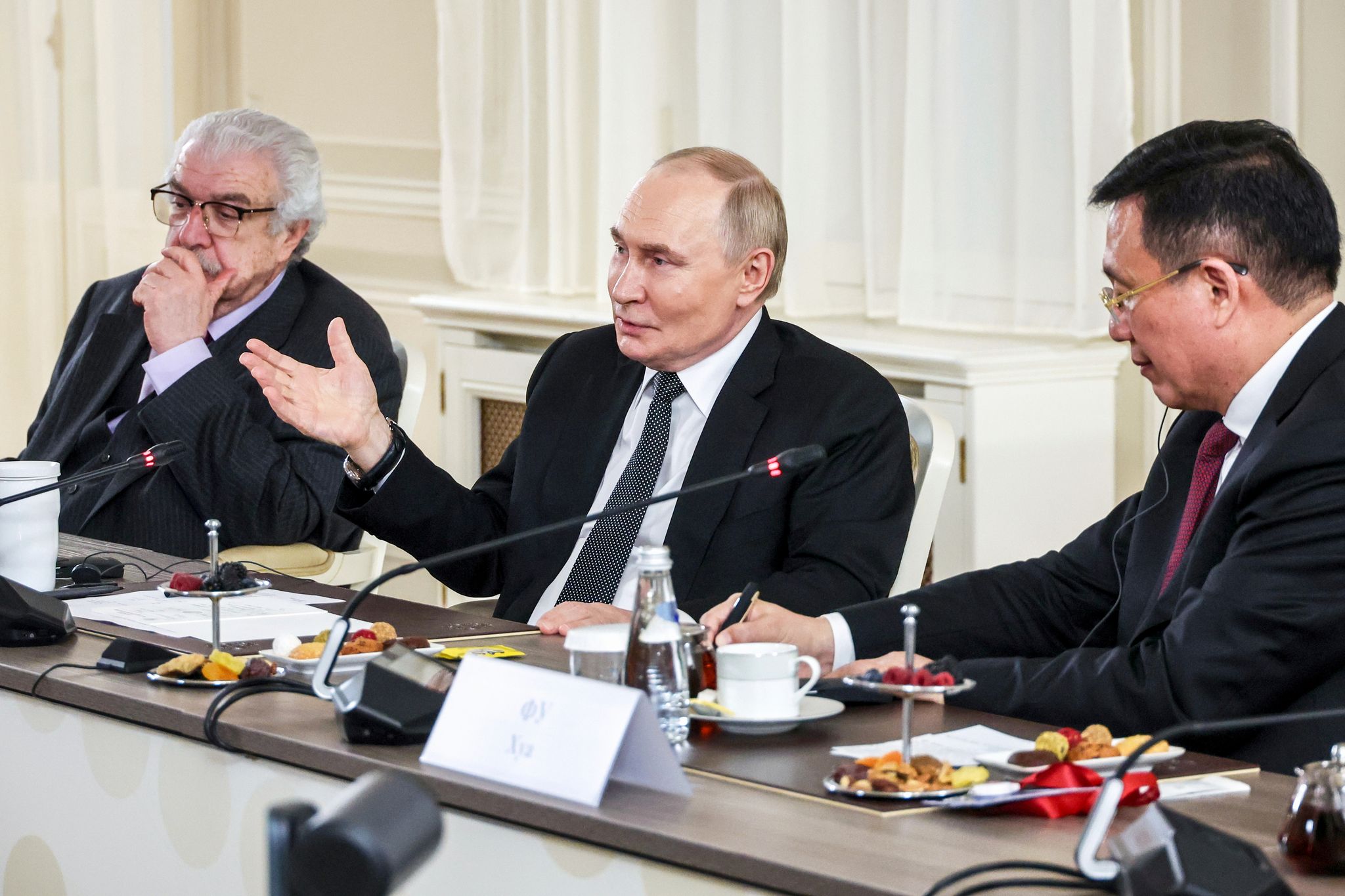 Beim Wirtschaftsforum in St. Petersburg trifft Putin traditionell Vertreter der großen Nachrichtenagenturen.