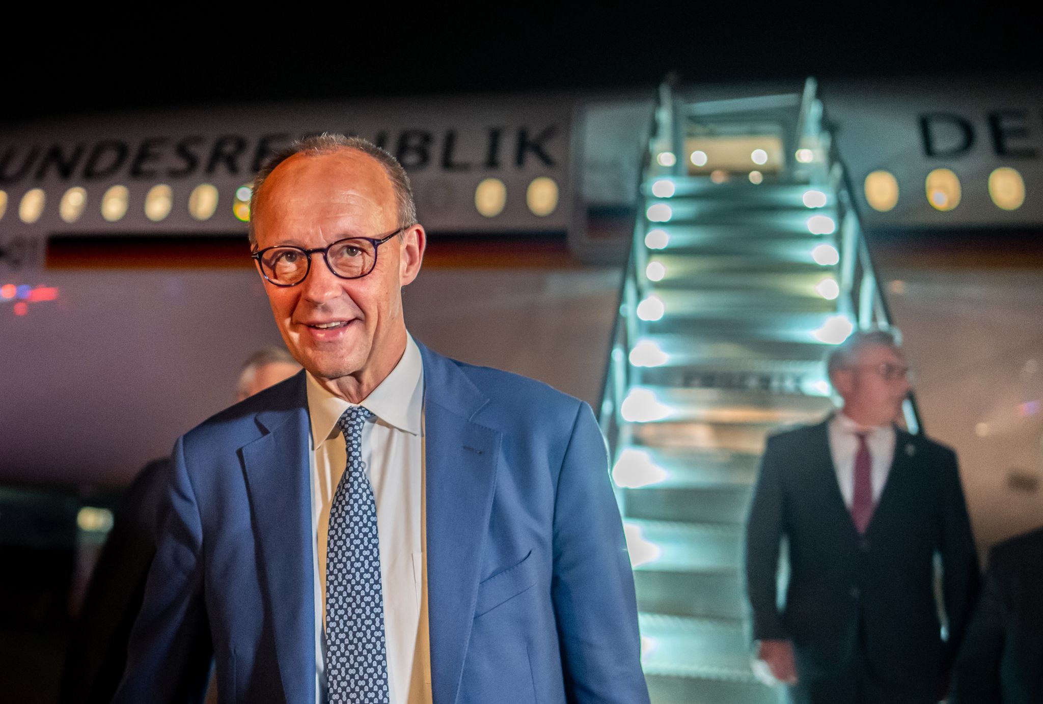 Kanzler Merz ist zu seinem 17-stündigen Antrittsbesuch in Washington gelandet.