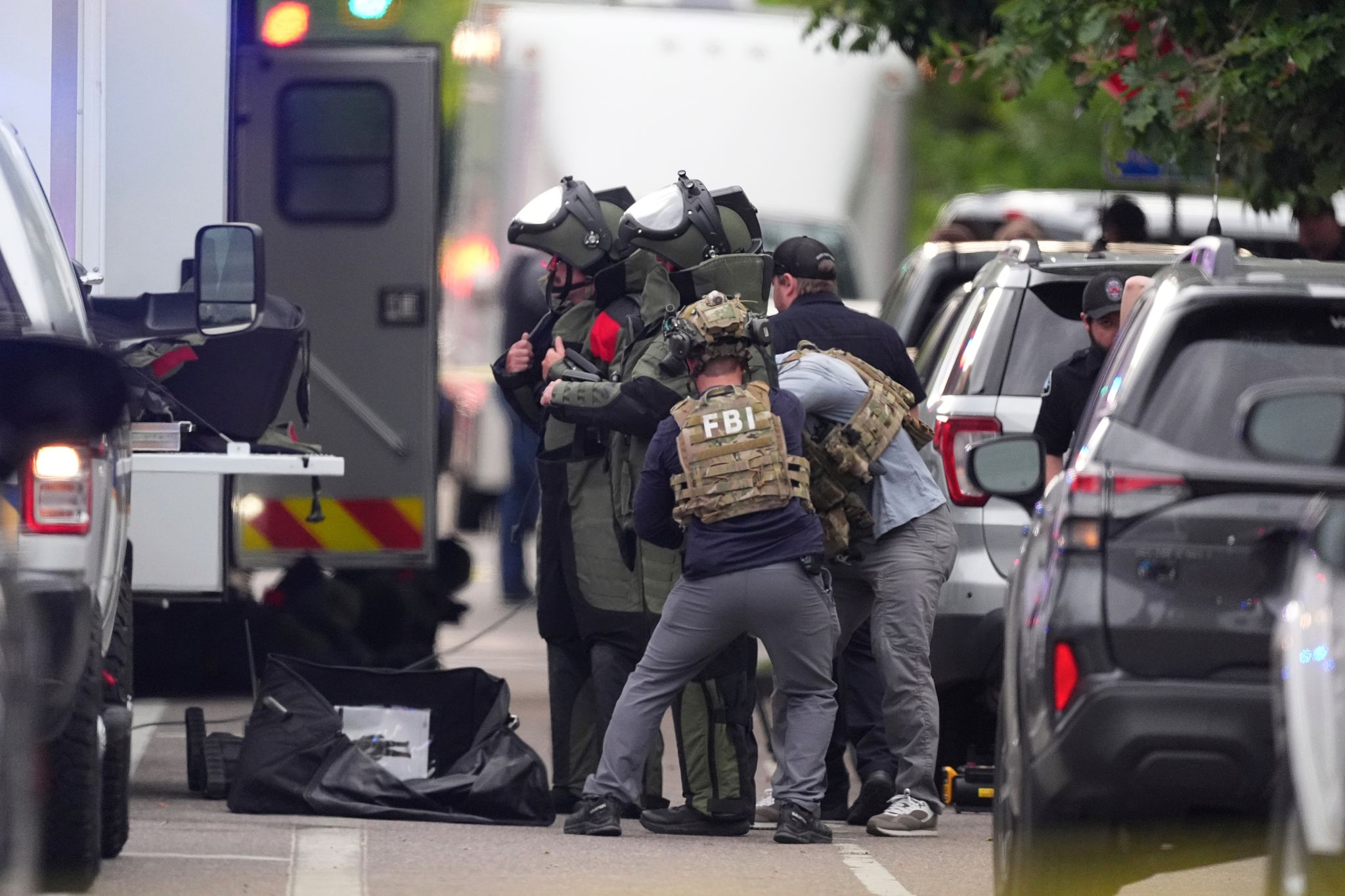 Der FBI-Chef sprach von einem «Terrorangriff», die örtliche Polizei blieb mit ihrer Einstufung zunächst zurückhaltender.