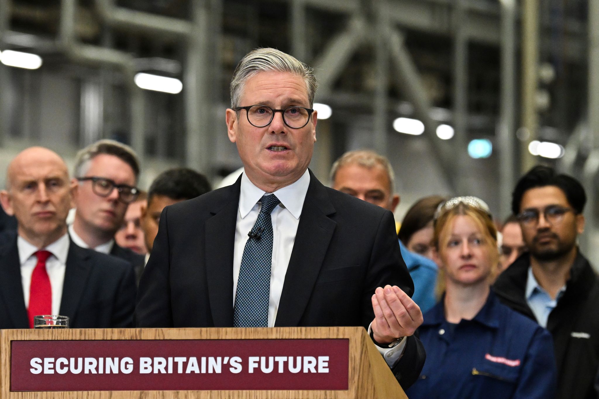Der britische Premier will sein Land kriegsbereit machen.