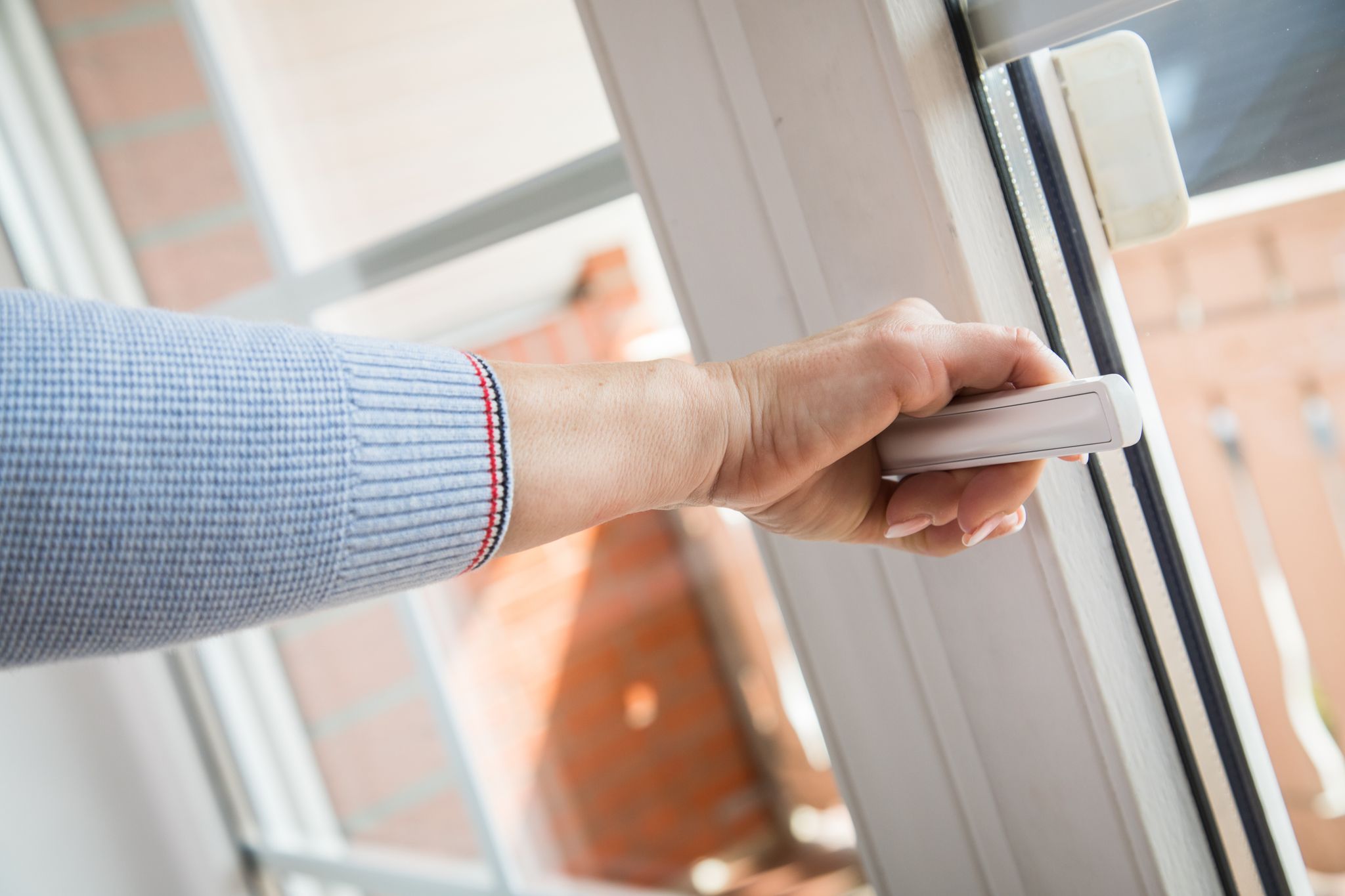 Moderne Fenster bringen so manchen Vorteil. Doch wohin mit den alten Fensterrahmen nach einem Fenstertausch?