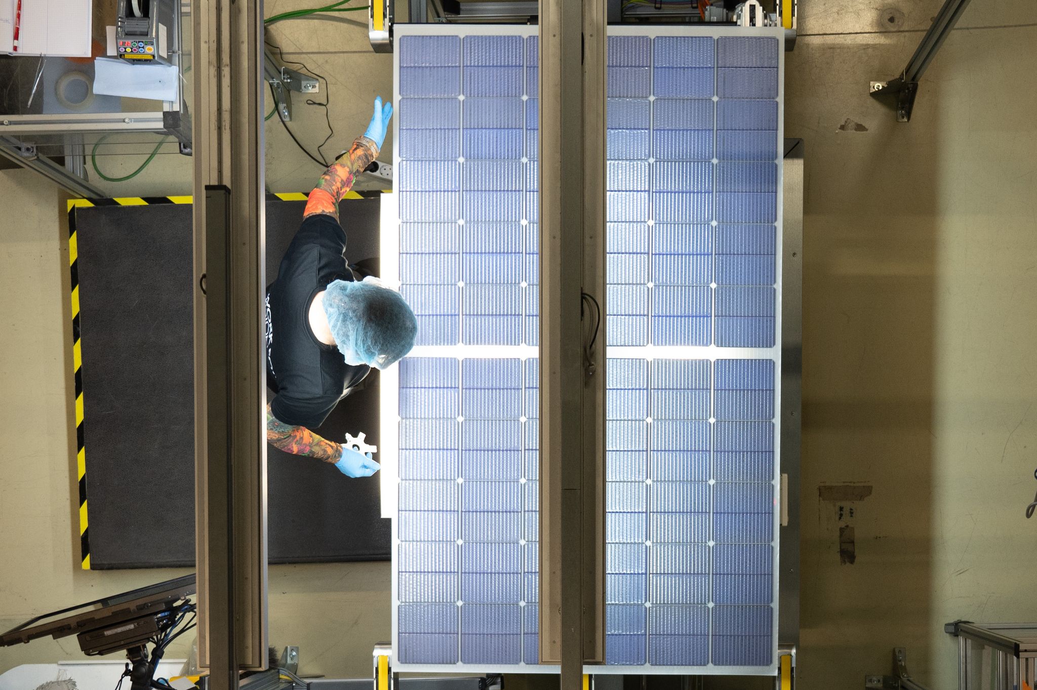 Laut Insolvenzverwalter Flöther gibt es für den Solarmodulhersteller eine Reihe von Interessenten. (Archivbild)