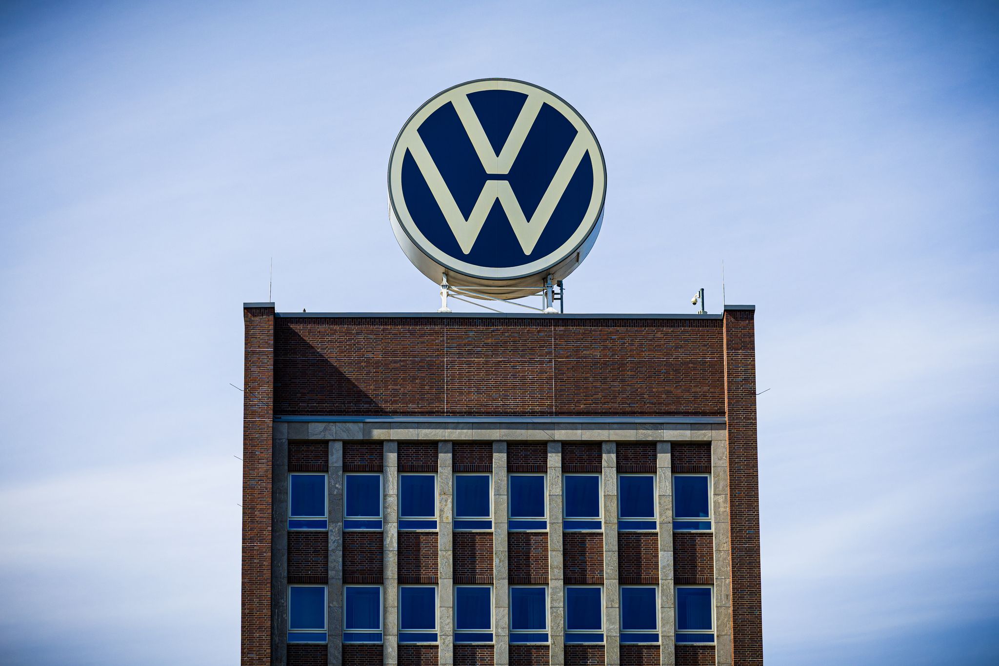 VW erleidet einen Gewinneinbruch im 2 Quartal.