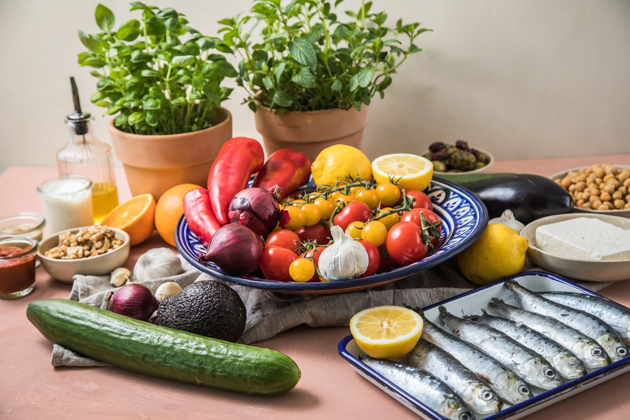 Von A wie Avocado bis Z wie Zitrone: Wer auf eine Vielfalt an frischem Obst und Gemüse setzt, macht in Sachen Ernährung viel richtig.