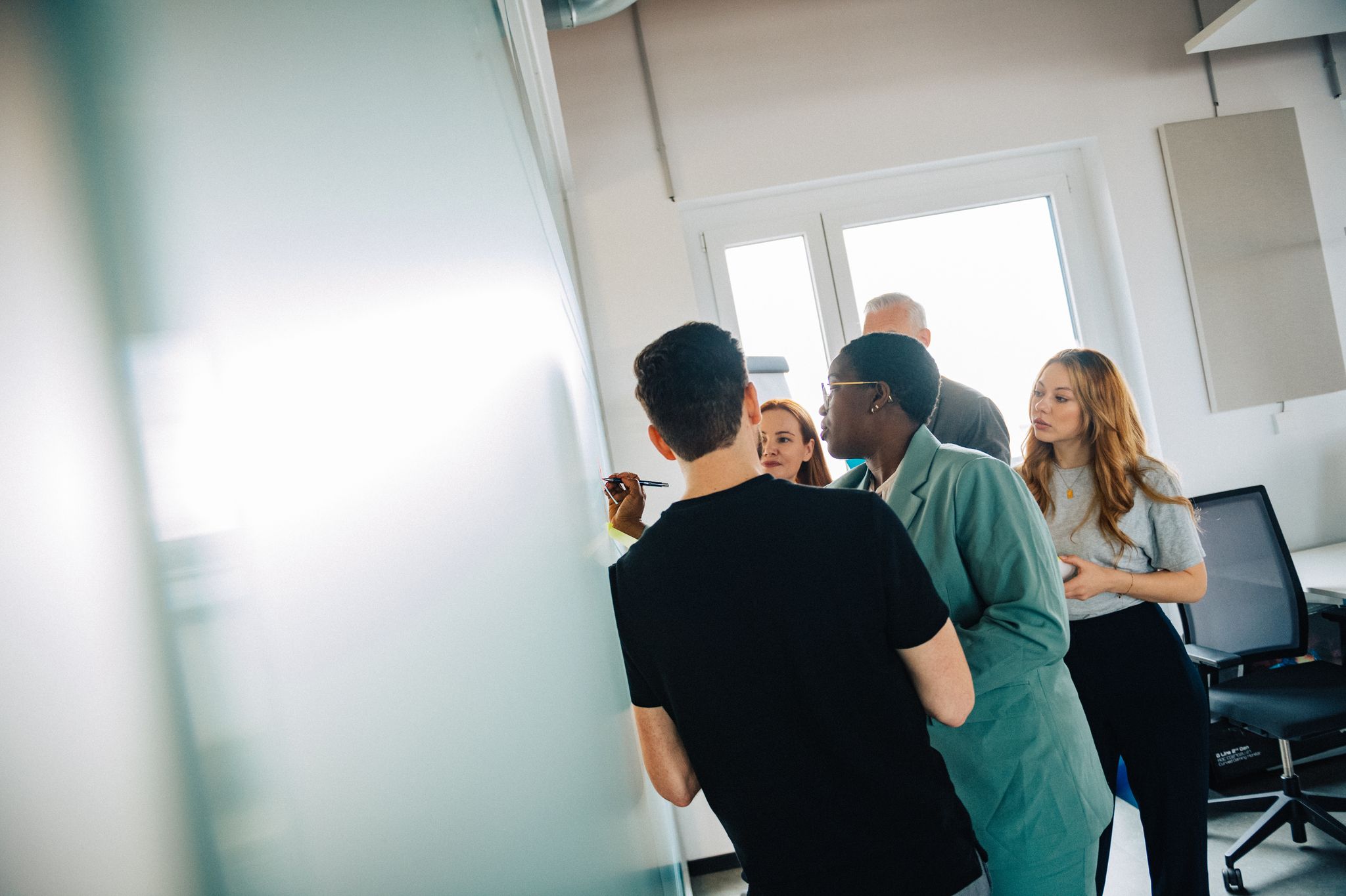 Die Lösung weit vor allen anderen erkannt: Hochbegabte sollten ihren hohen IQ im Team nicht unbedingt offenlegen - die Reaktionen sind häufig nicht nur wohlwollend.