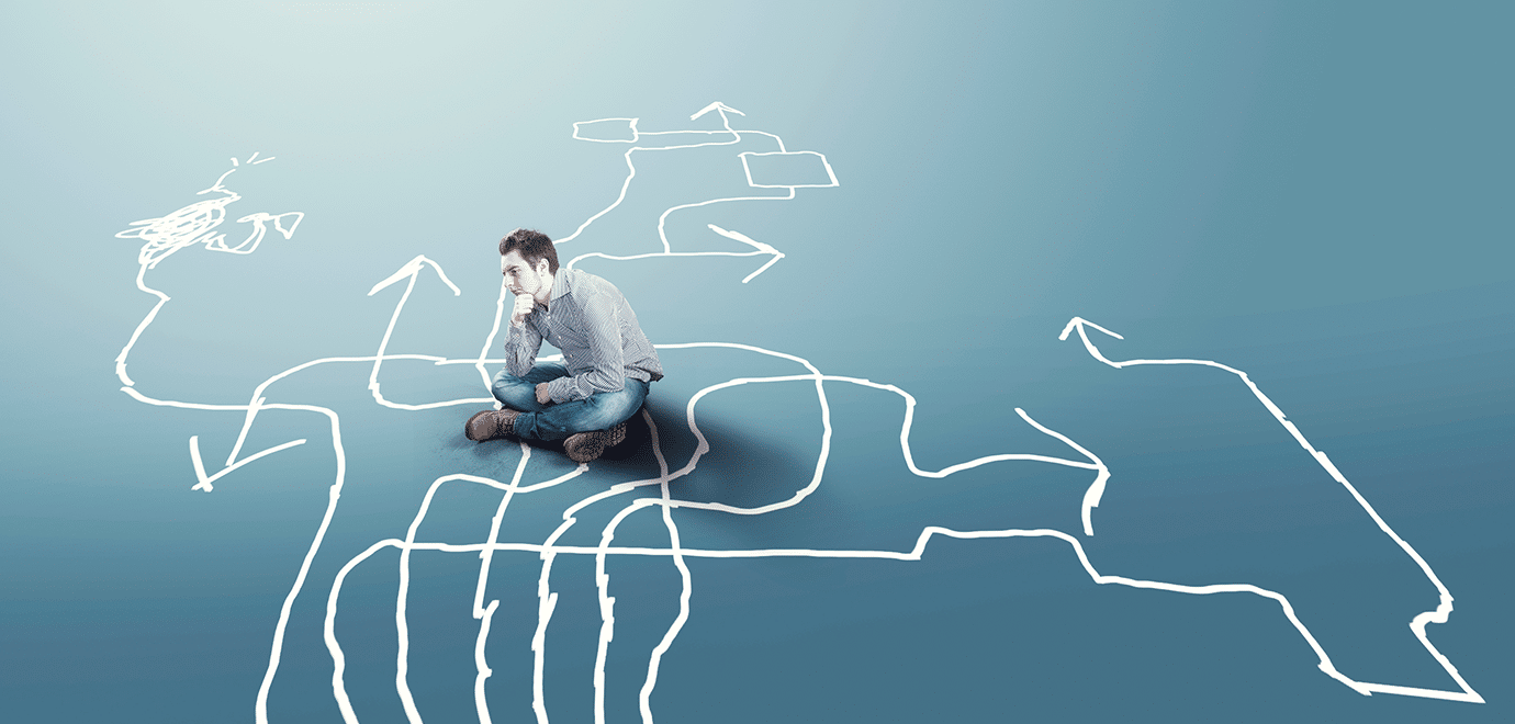 Foto: allvision/AdobeStock Labyrinth Mann sitzt auf dem Boden