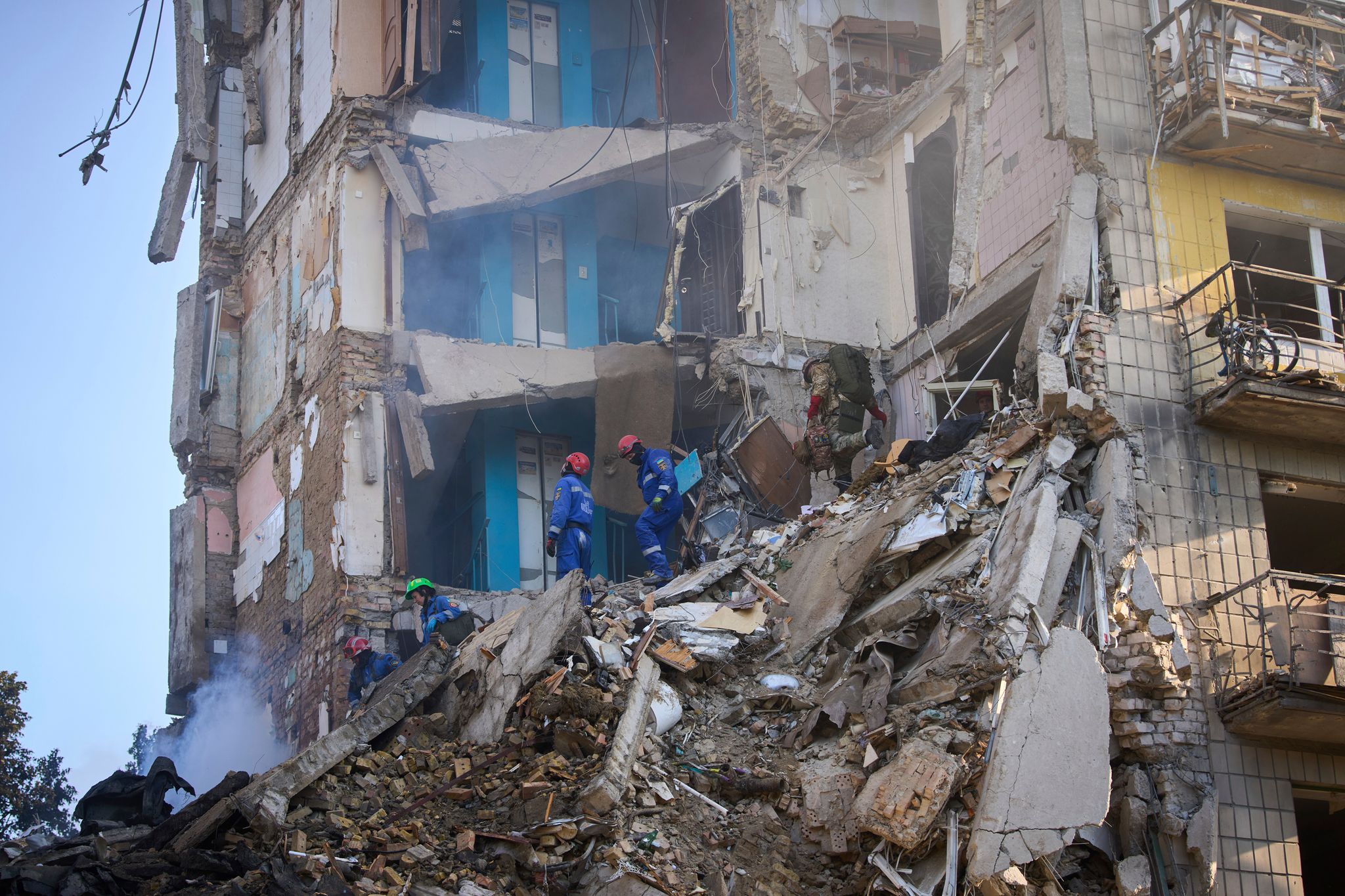 Immer wieder treffen die russischen Angriffe auch die Hauptstadt.