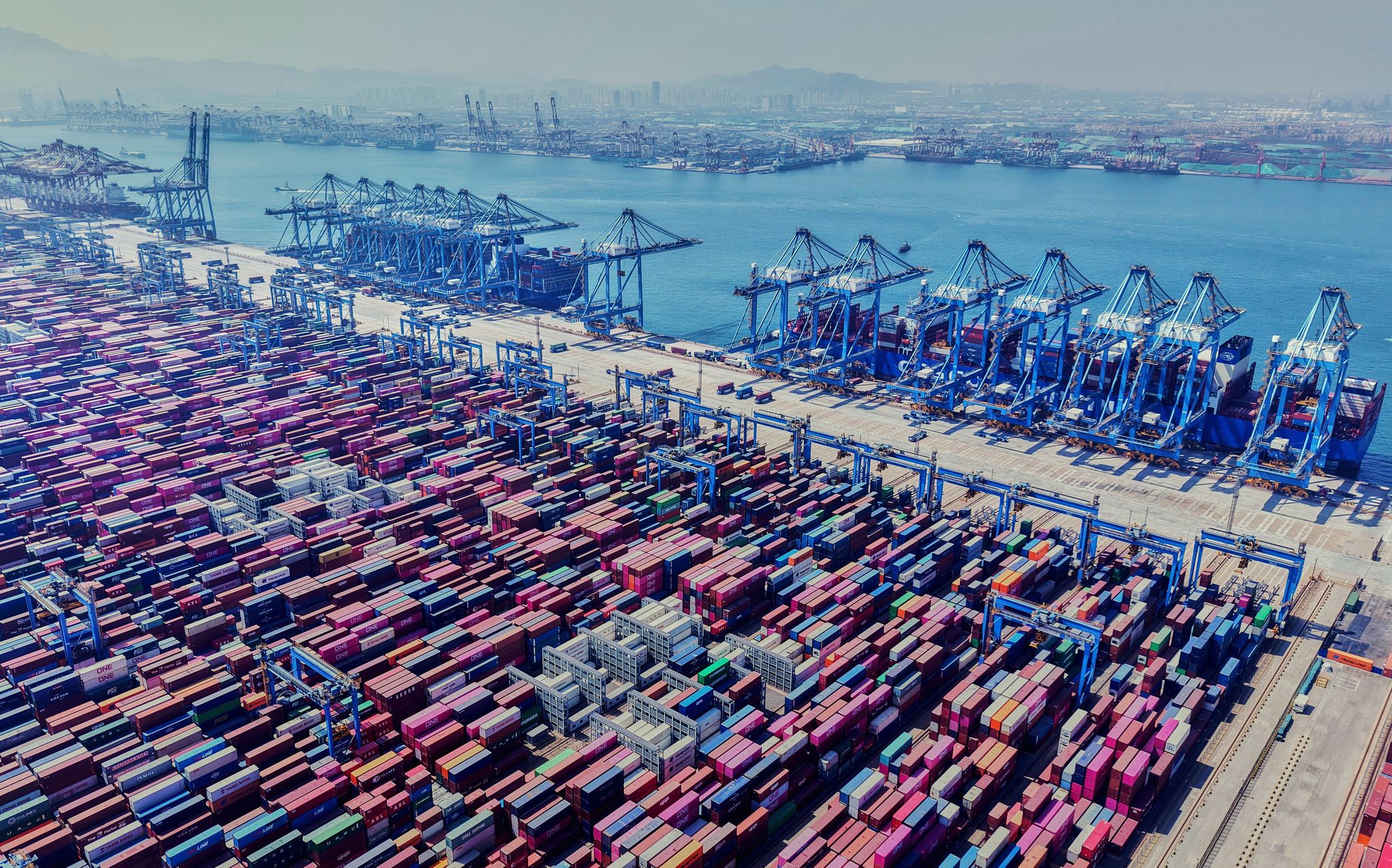 Trotz des Handelskonflikts mit den USA ist Chinas Wirtschaft im zweiten Quartal deutlich gewachsen. Doch viele Probleme bleiben ungelöst. (Archivbild)