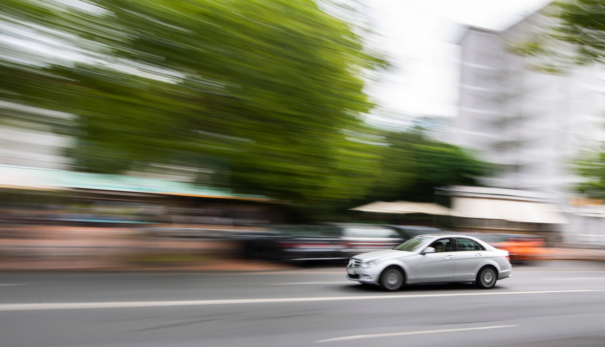 Die Frage, ob nach dem Verlust eines Dienstwagens mit privatem Nutzungsrecht eine Entschädigung gerechtfertigt ist, beschäftigt derzeit das Bundesarbeitsgericht.