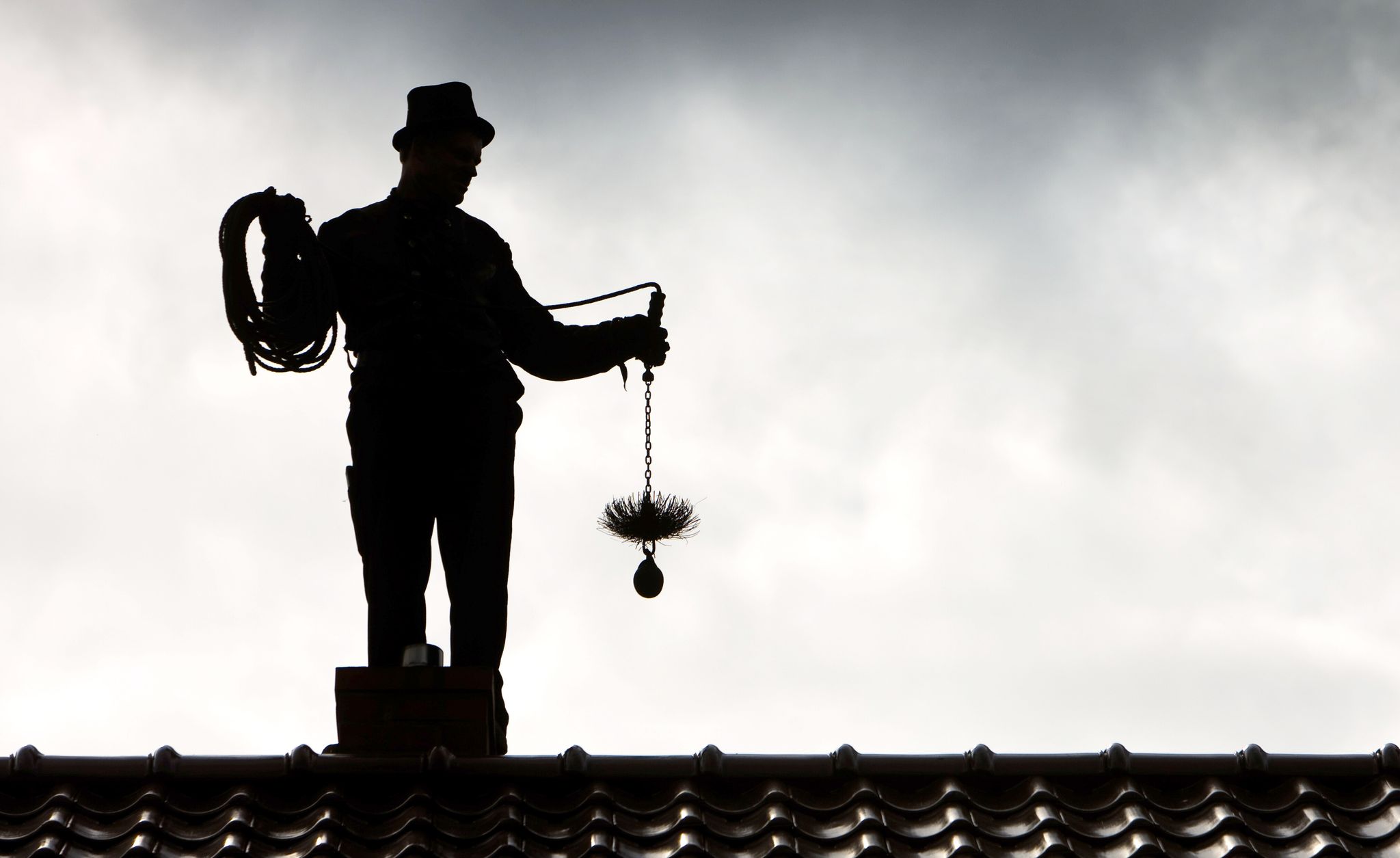 Insgesamt für sieben Berufe gibt es ab August neue Ausbildungsordnungen, unter anderem für Schornsteinfeger.