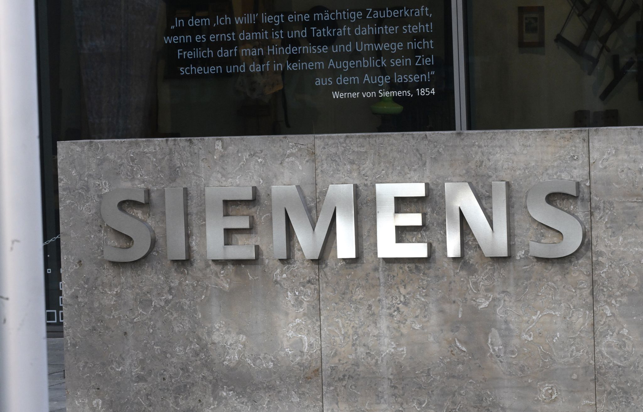 Bei Siemens haben sich Arbeitgeber und Arbeitnehmer auf gleich mehrere Vereinbarungen geeinigt. (Archivbild)