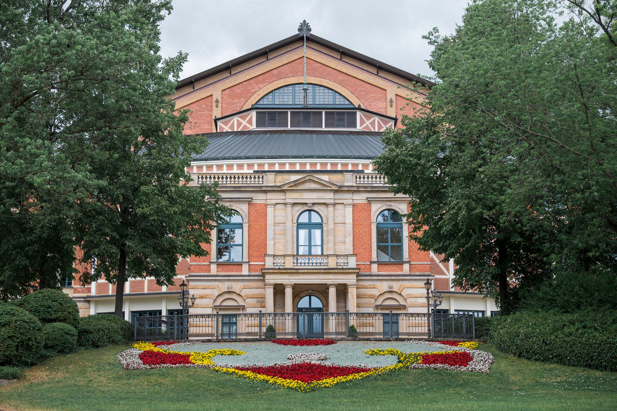 Das Bayreuther Festspielhaus am Grünen Hügel. (Archivbild)