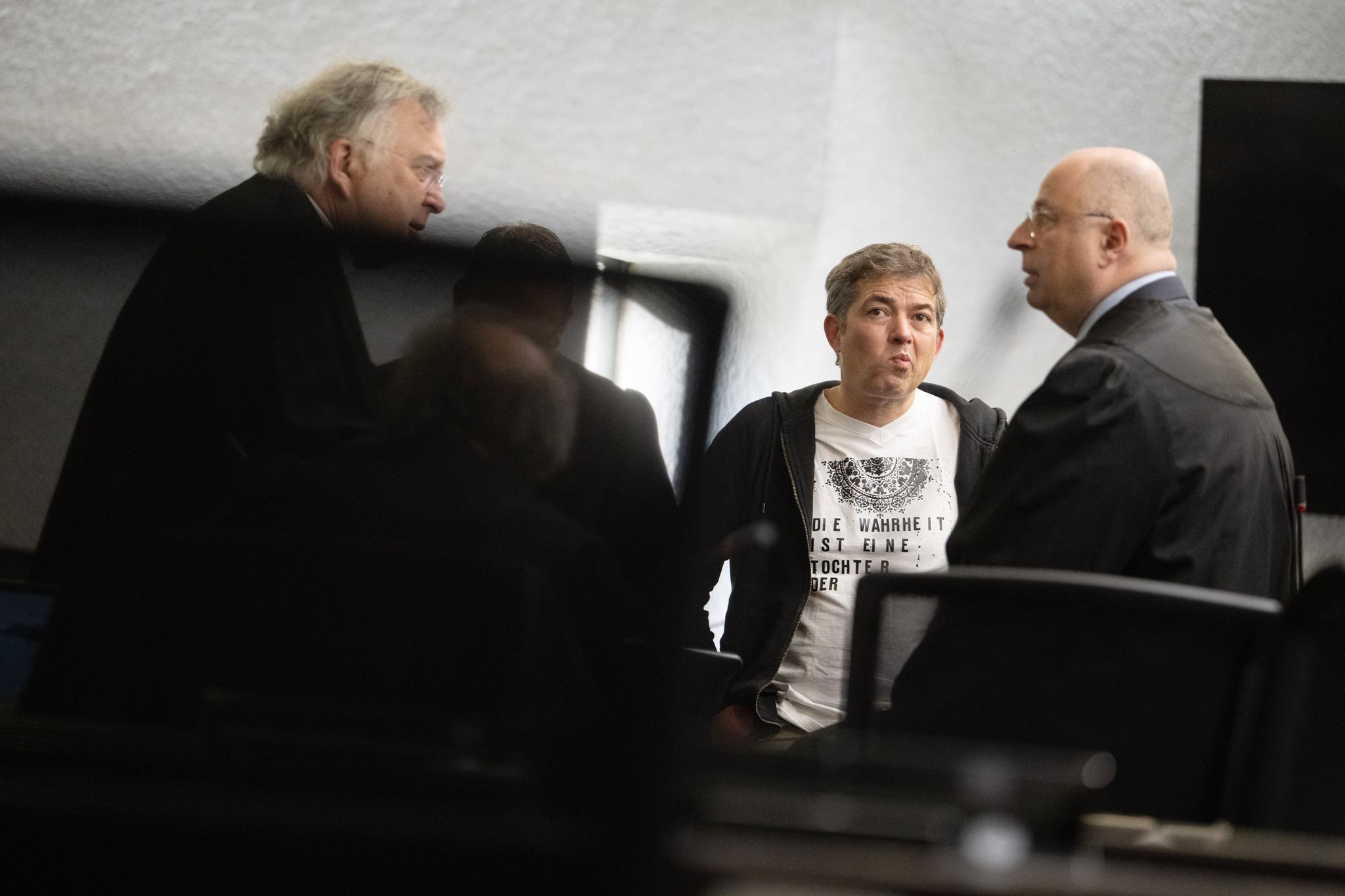 Seine Anhänger feiern Ballweg als Held.