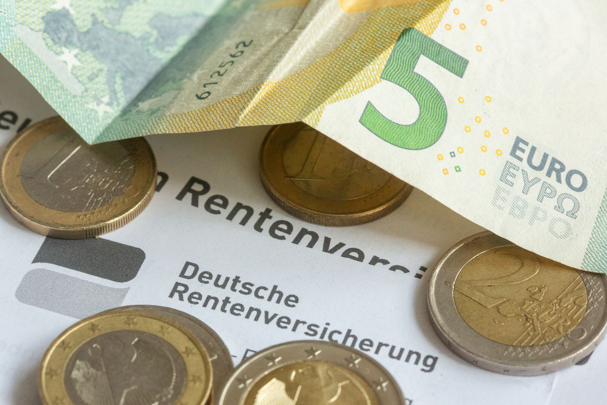 Die Höhe der Rente schwankt zwischen den Bundesländern. (Symbolbild)
