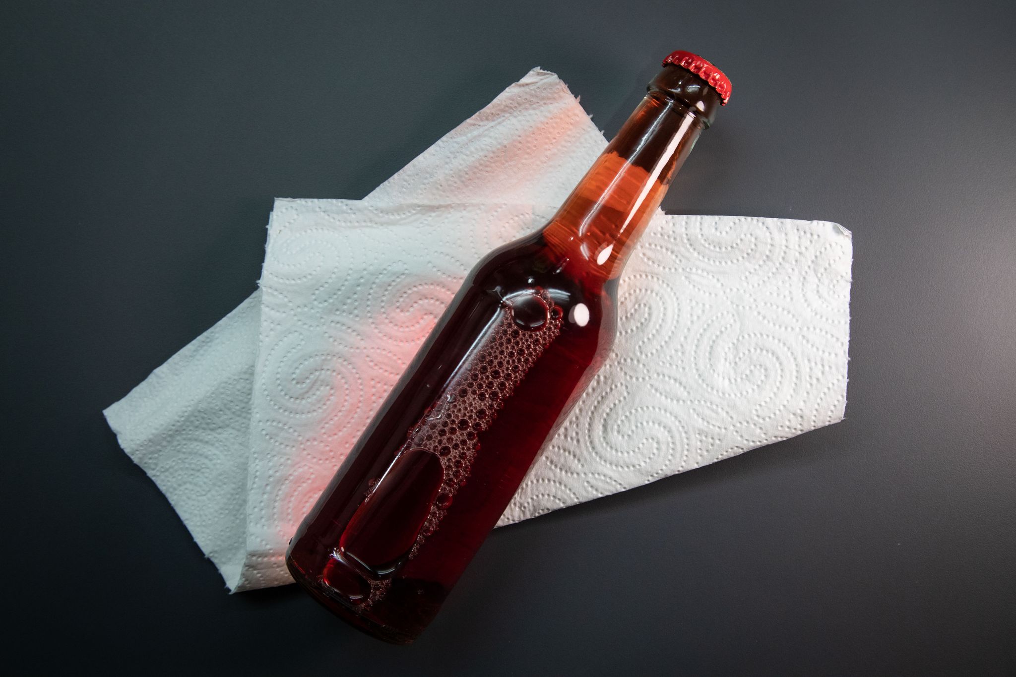 Lässt sich eine Flasche mit Hilfe von Küchenpapier in 15 Minuten herunterkühlen?