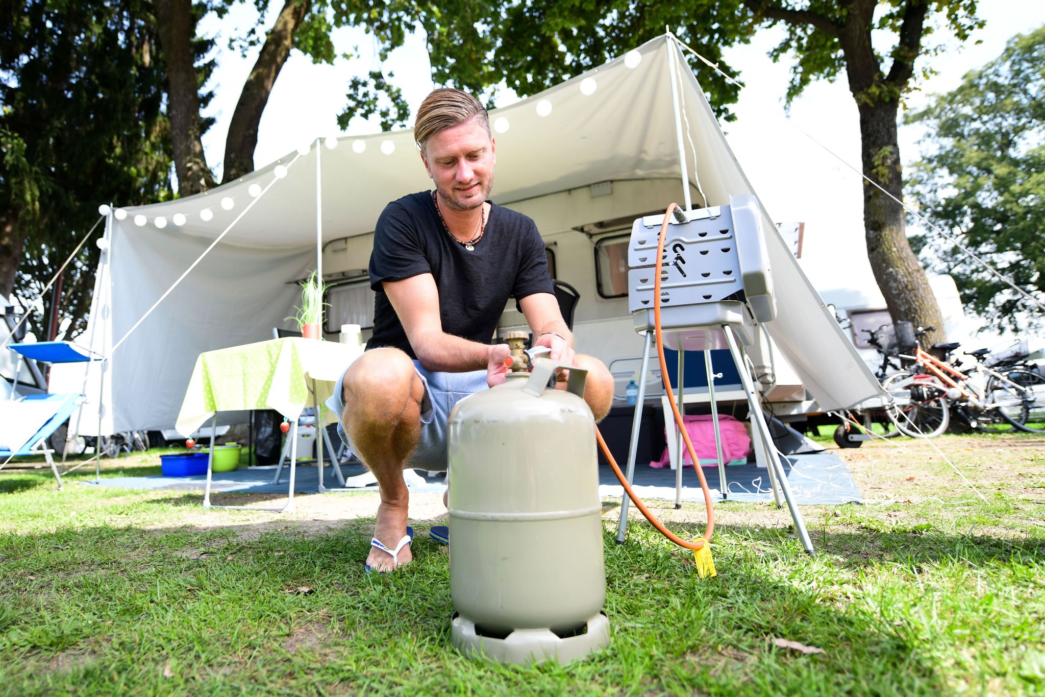 Entspanntes BBQ: Dank verschiedener Sicherheitsfeatures kann man Gasflaschen auch bei sommerlichen Temperaturen problemlos nutzen.