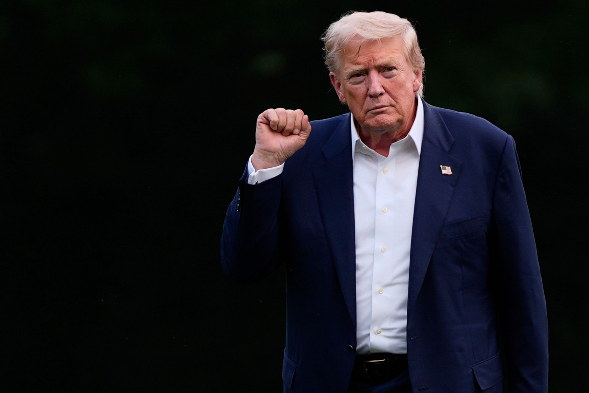 Trump kündigt Zölle auf indische Produkte an und stellt einen Bezug zu Russland her.