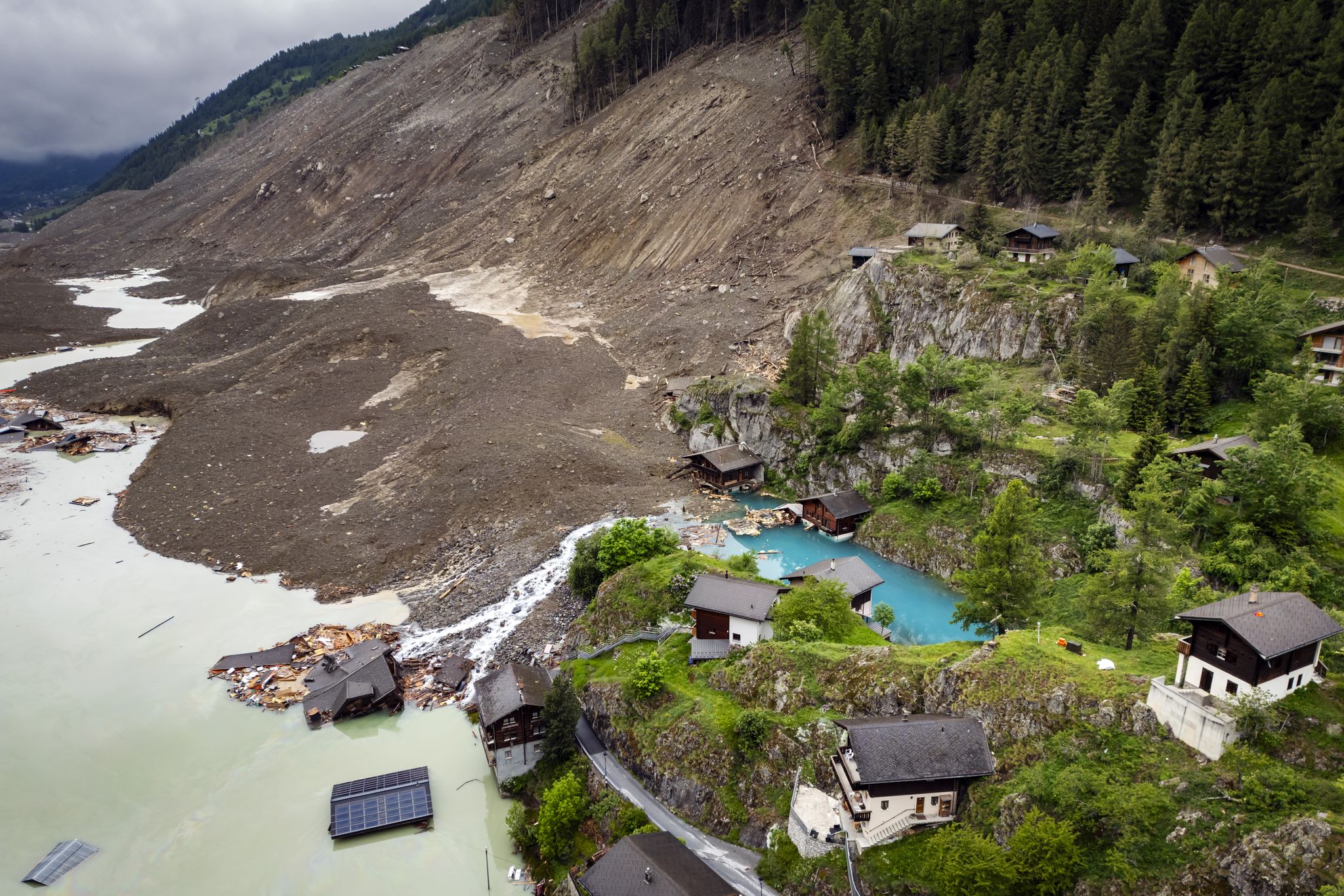 Ein Bergsturz zerstörte Ende Mai große Teile des Dorfes Blatten im Schweizer Kanton Wallis. (Archivbild)