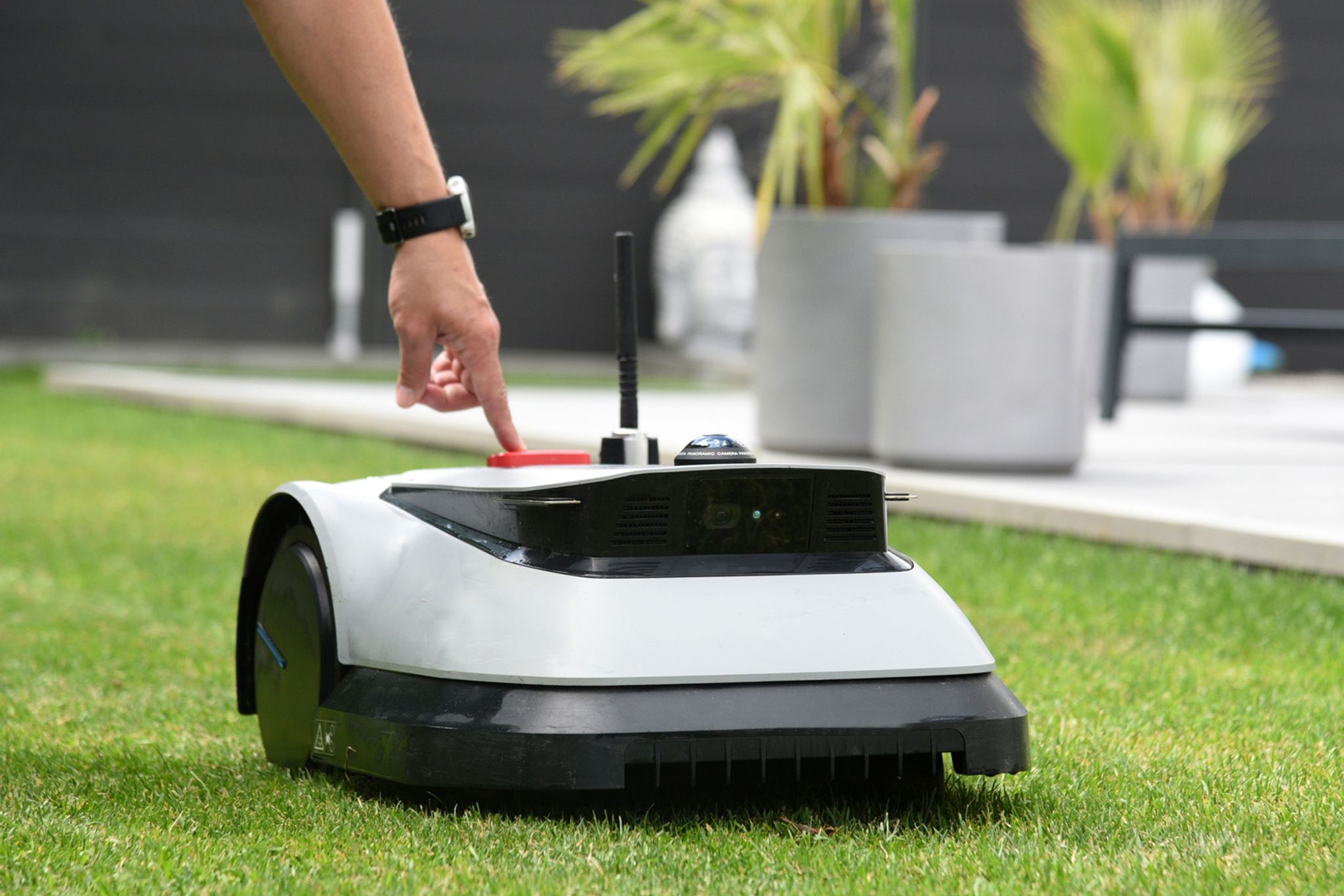 Leistung, Sicherheit, Installation: Die individuellen Bedürfnisse spielen eine entscheidende Rolle bei der Wahl des passenden Mähroboters.