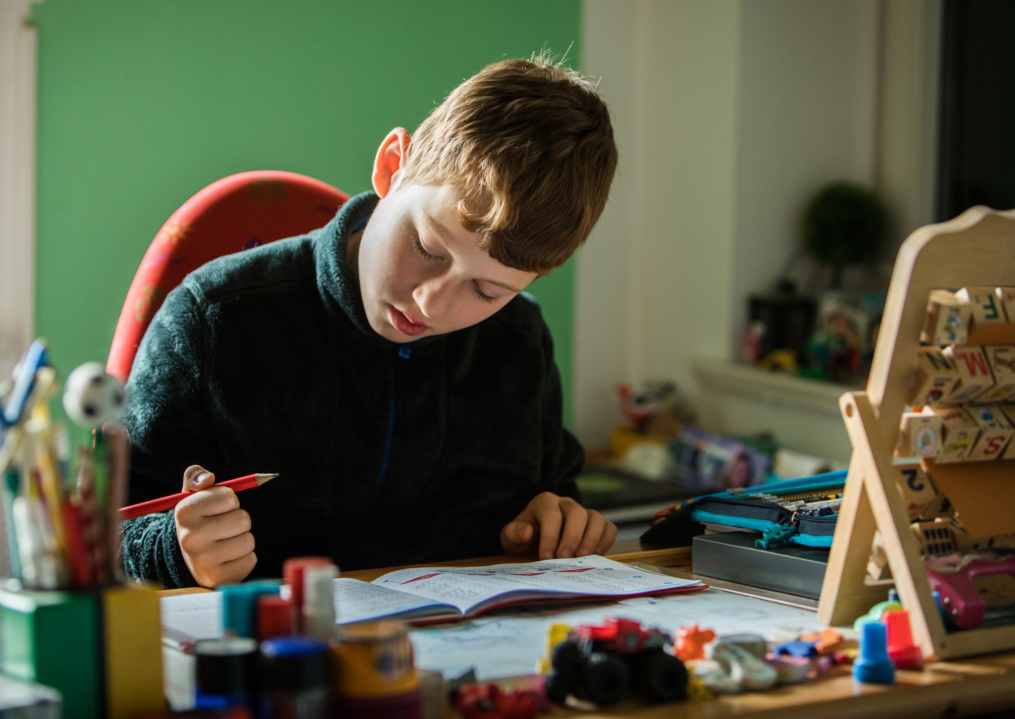 Ohne zu viel Plastik, Glitzer und Schadstoffe lernen Kinder umweltfreundlicher und gesünder.