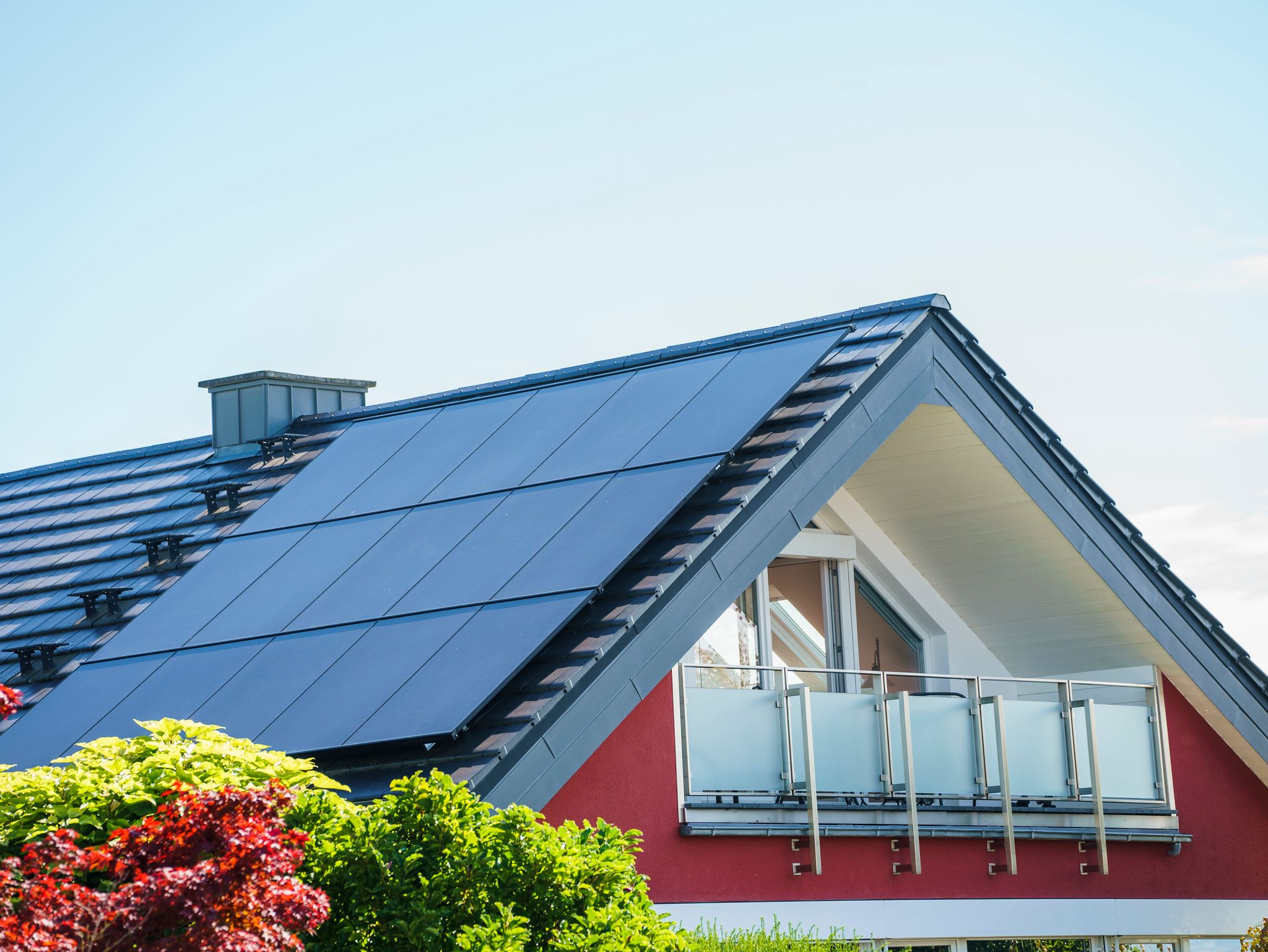 Immer mehr Haushalte in Deutschland setzen auf Sonnenenergie zur Stromerzeugung.