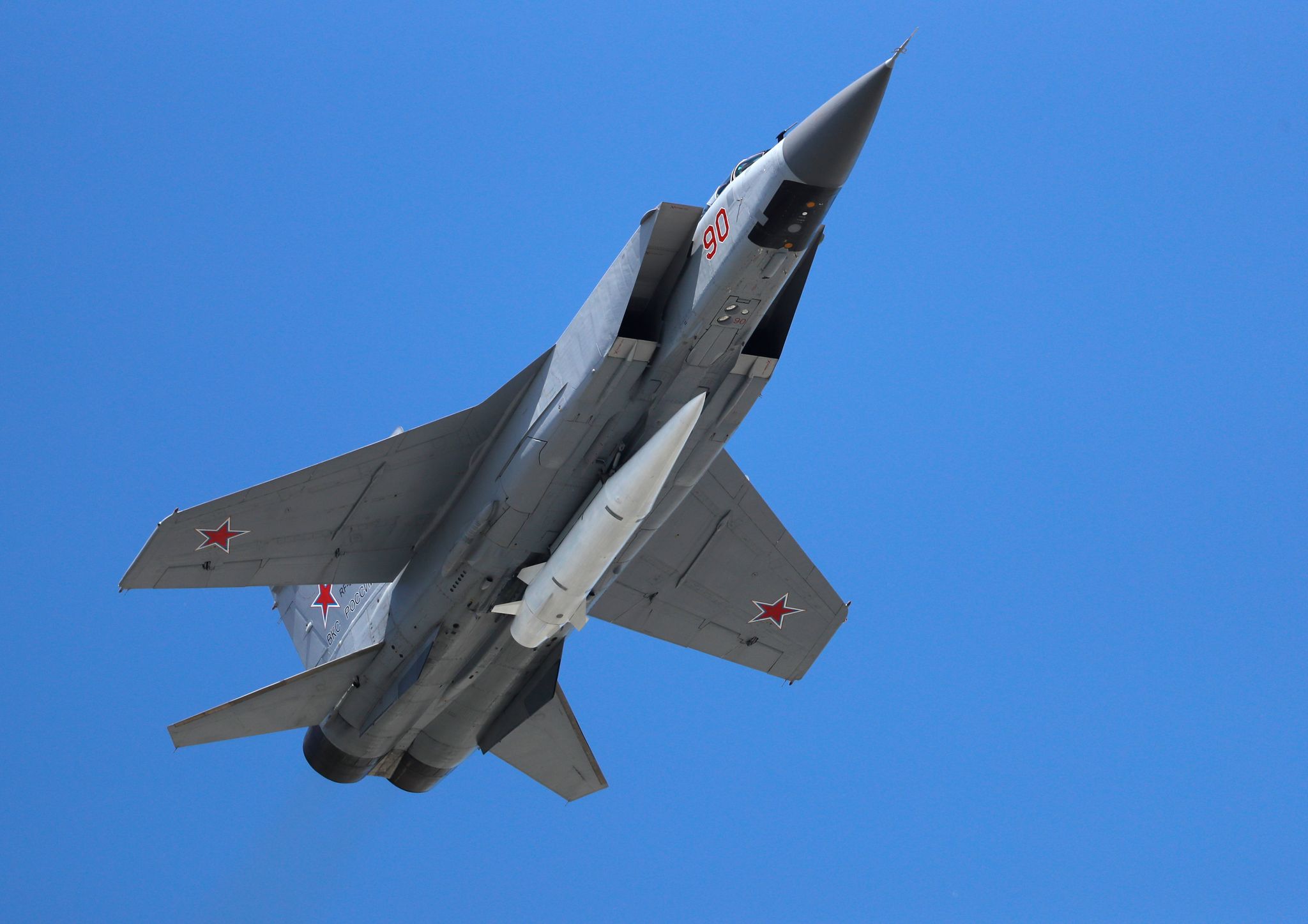 Russland setzt immer wieder auch schwer abfangbare Kinschal-Raketen gegen Ziele in der Westukraine ein. (Archivbild)