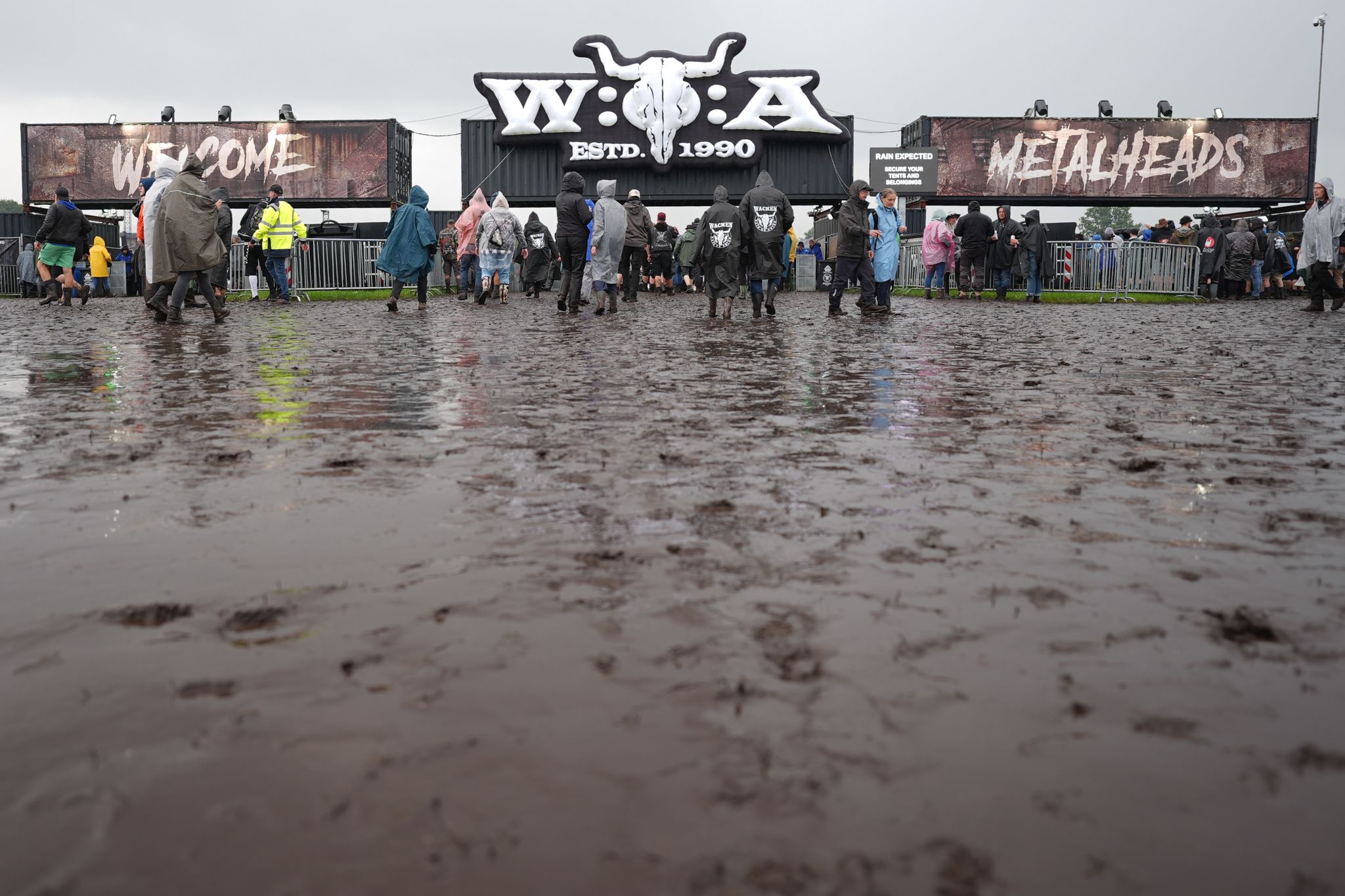Dauerregen hat am Mittwoch dem Areal des Wacken Open Air arg zugesetzt.