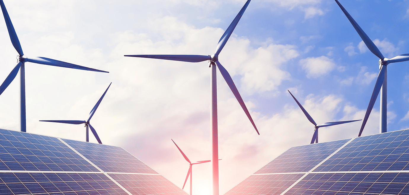 Foto: Mr. Socrates/iStock Windräder und Solaranlage