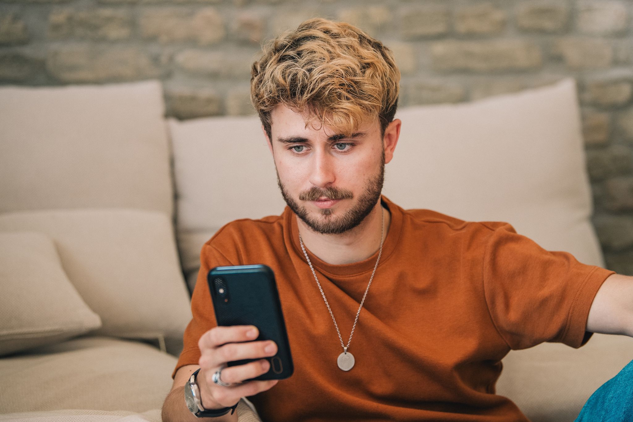 Selbst das durchschnittliche Datenvolumen bei den monatlich kündbaren Prepaid-Tarifen der Netzbetreiber ist einer Studie zufolge mit durchschnittlich 14 GB höher als der mittlere monatliche Pro-Kopf-Verbrauch.