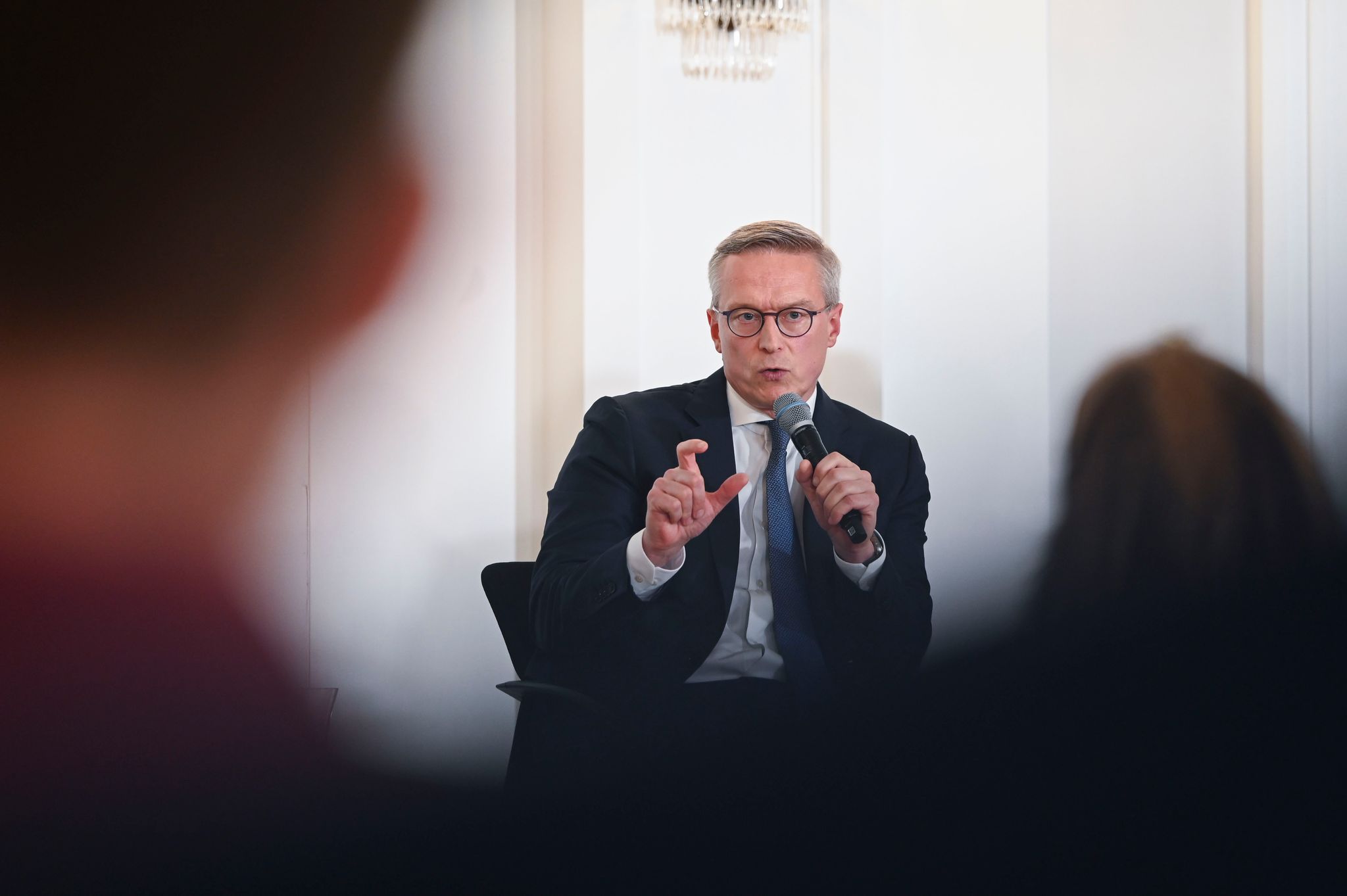 «Deutschland hat über Jahrzehnte bürokratischen Beton angehäuft – jetzt müssen wir ihn konsequent abtragen», schreibt Digitalminister Wildberger an seine Kabinettskolleginnen und -kollegen. (Archivbild)