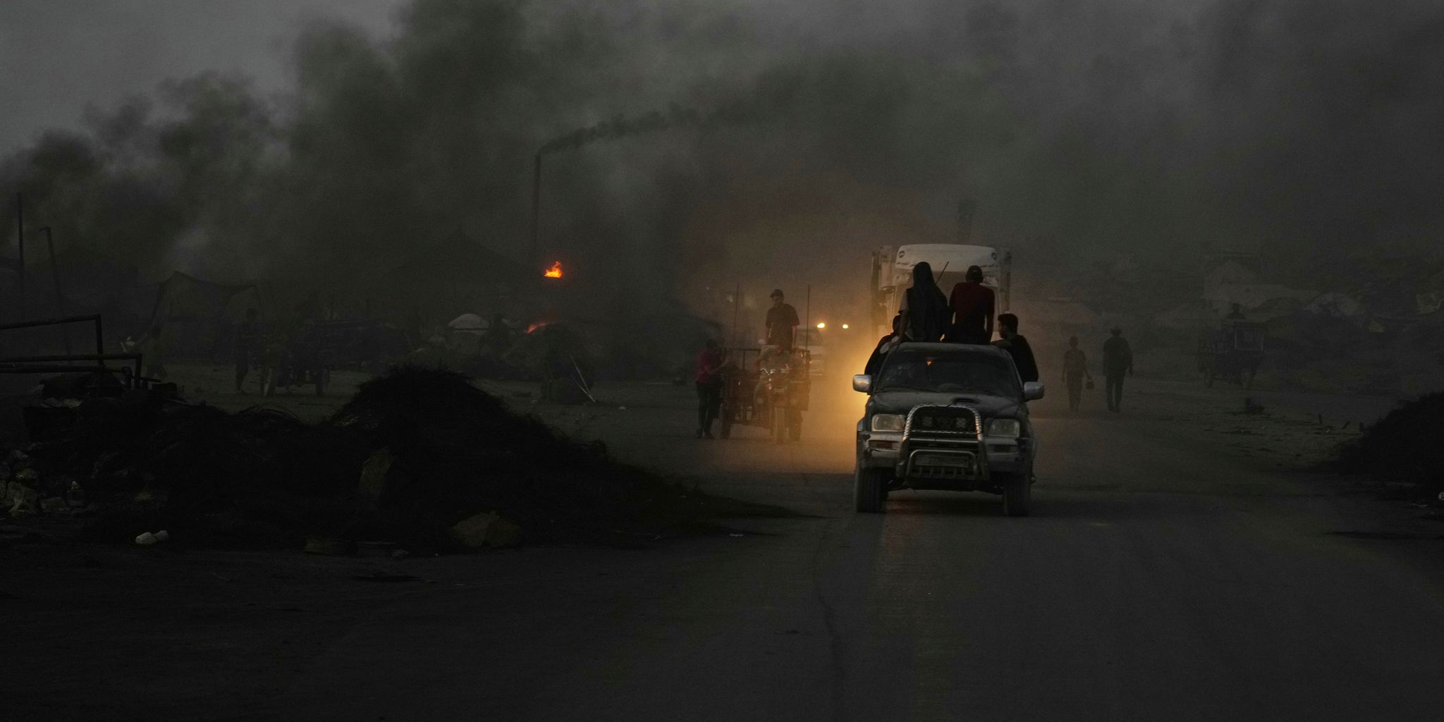 Israels Armee ist nach eigenen Angaben bereits in Vororten der Stadt Gaza.