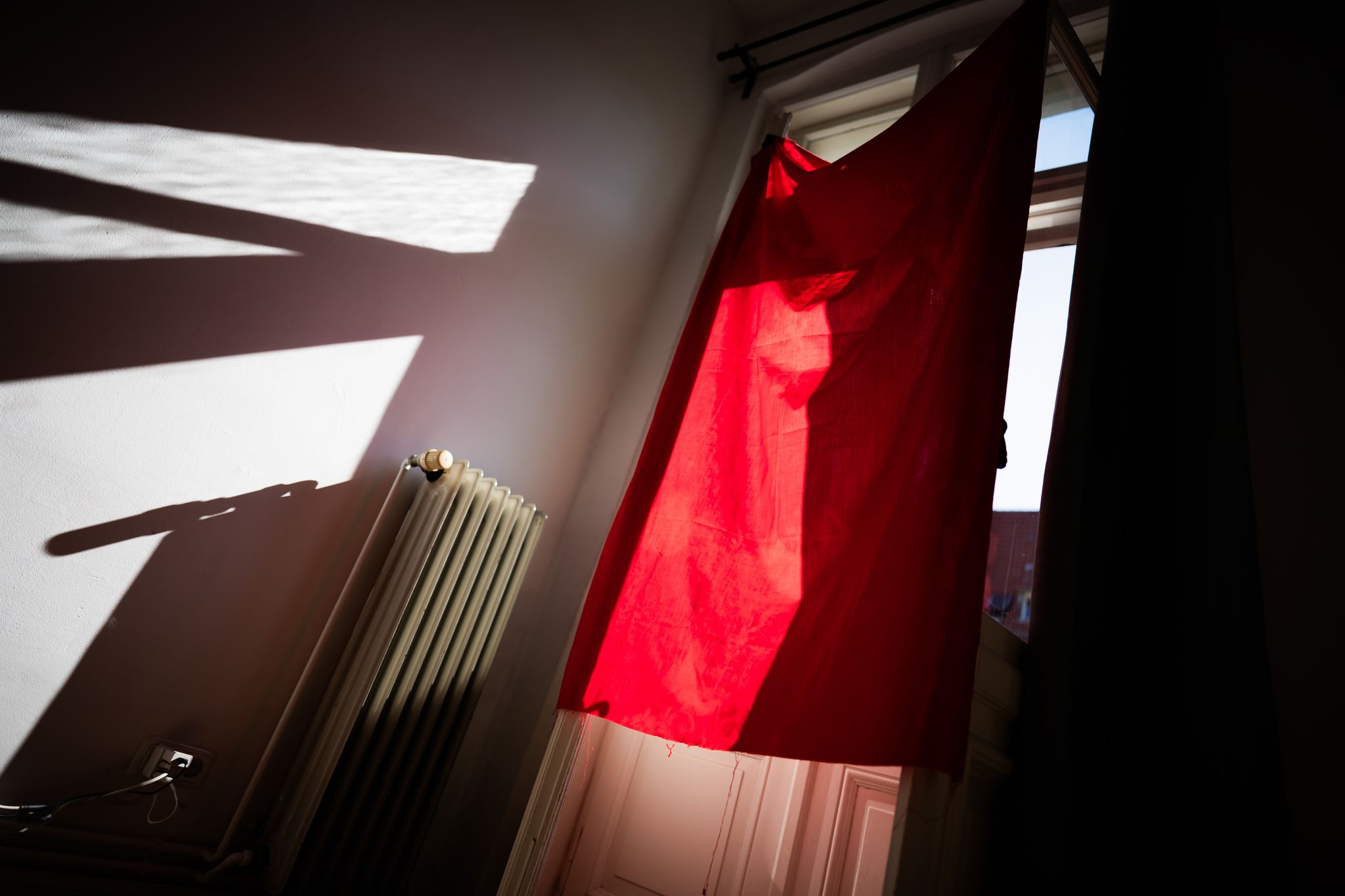 Hohe Temperaturen in der Wohnung können die Wohnqualität erheblich beeinträchtigen.