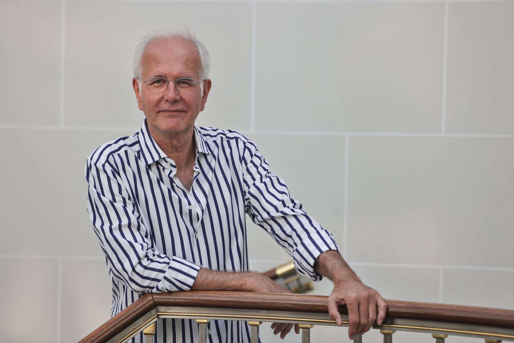 Harald Schmidt glaubt, dass sich Olaf Scholz mit Blick auf seinen Nachfolger Friedrich Merz insgeheim ins Fäustchen lacht (Archivbild).