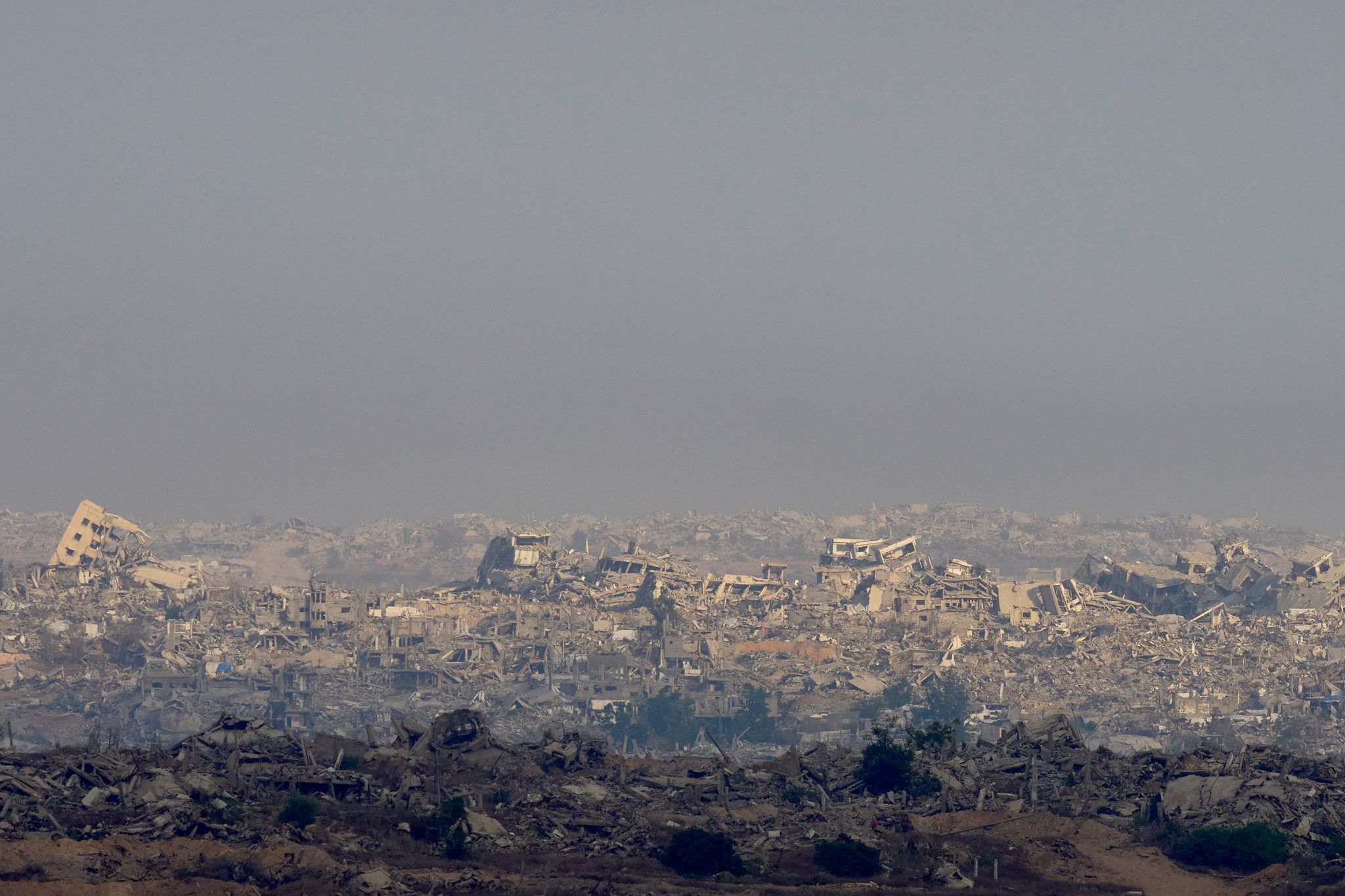 Zerstörung, Trümmer und Elend prägen rund 22 Monate nach Beginn des verheerenden Gaza-Kriegs das Bild in dem Küstenstreifen. (Archivbild)