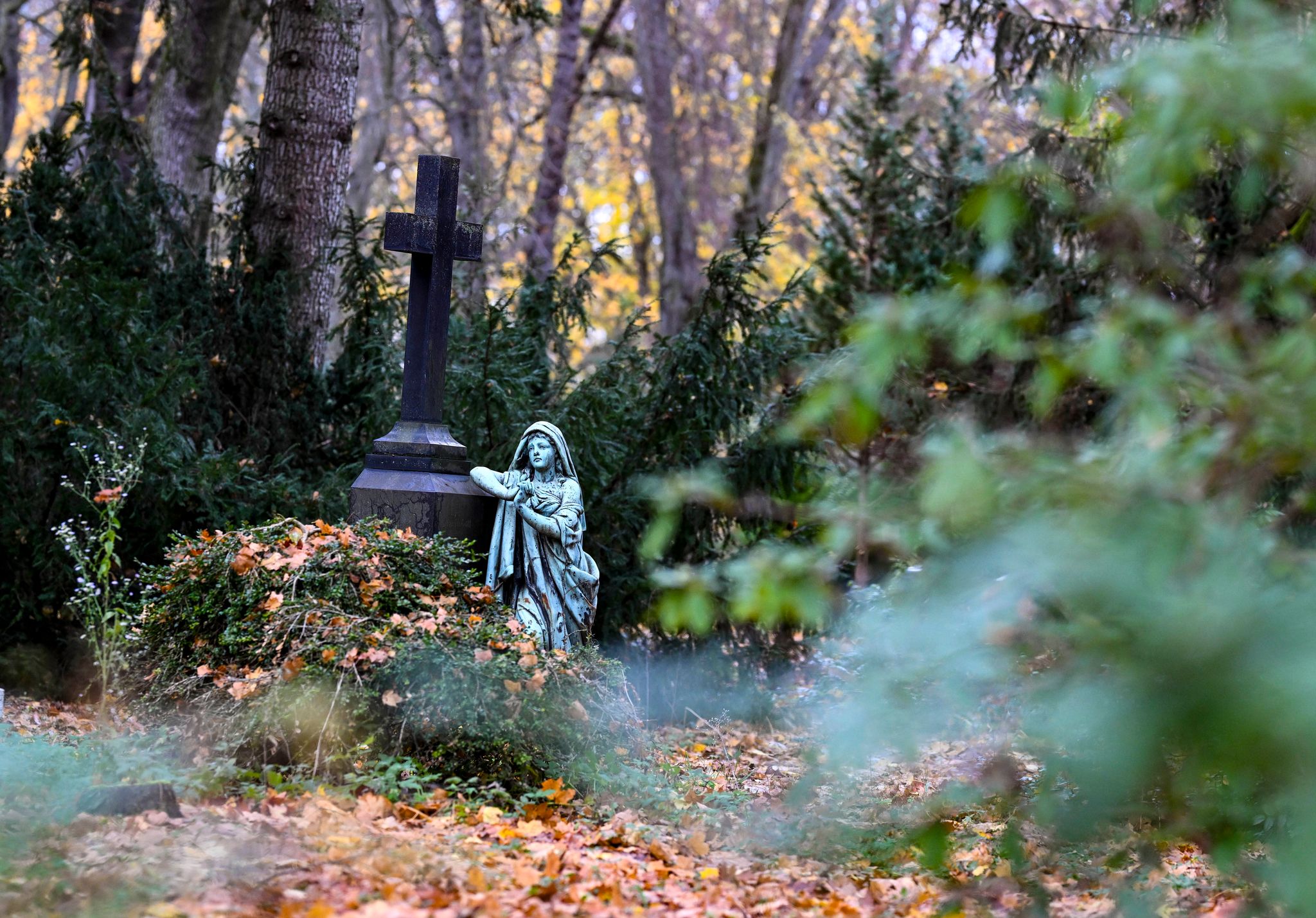 Vorsorge für die eigene Bestattung: Wer zum Beispiel eine Versicherung dafür abschließt, kann die Kosten nicht steuerlich geltend machen.