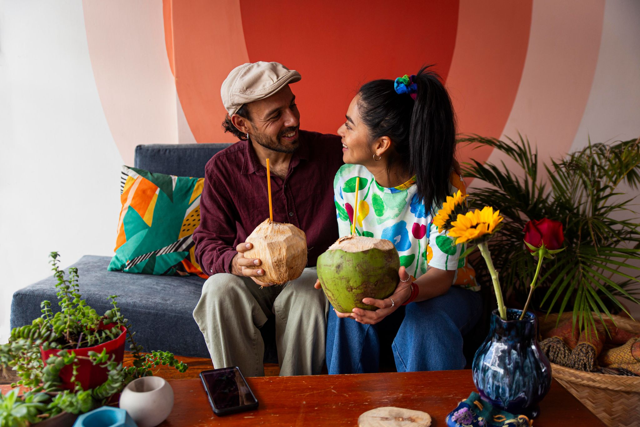 Chillen auf thailändische Art: mit einer eiskalten Kokosnuss mit Strohhalm.